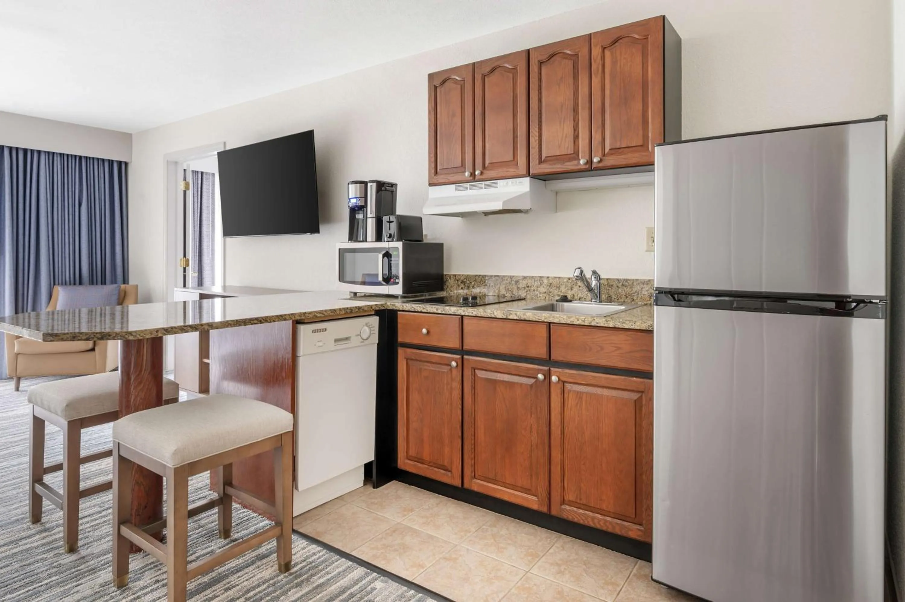 Kitchen or kitchenette in Hilton Vacation Club Varsity Club South Bend, IN