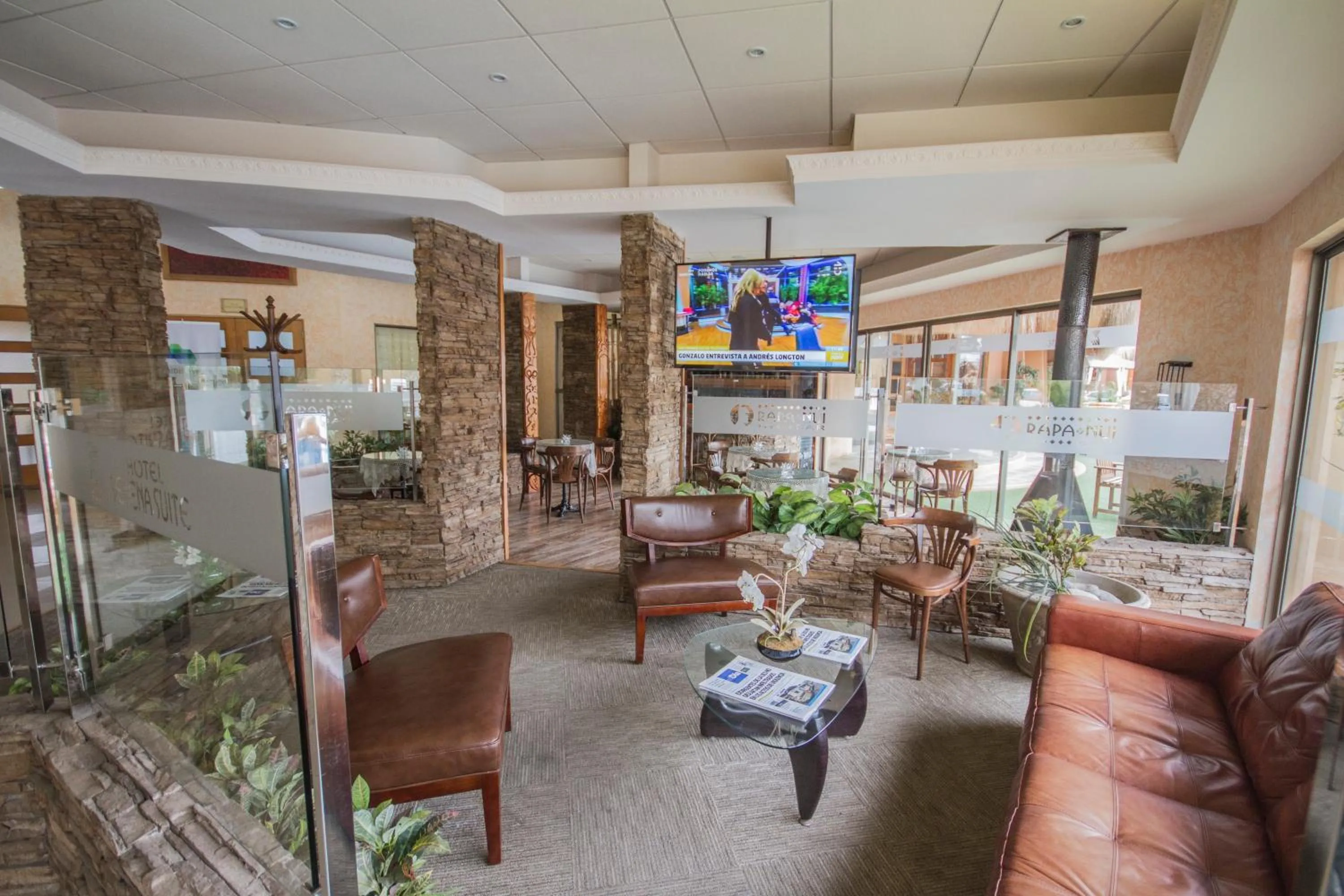 Seating area in Hotel Serena Suite