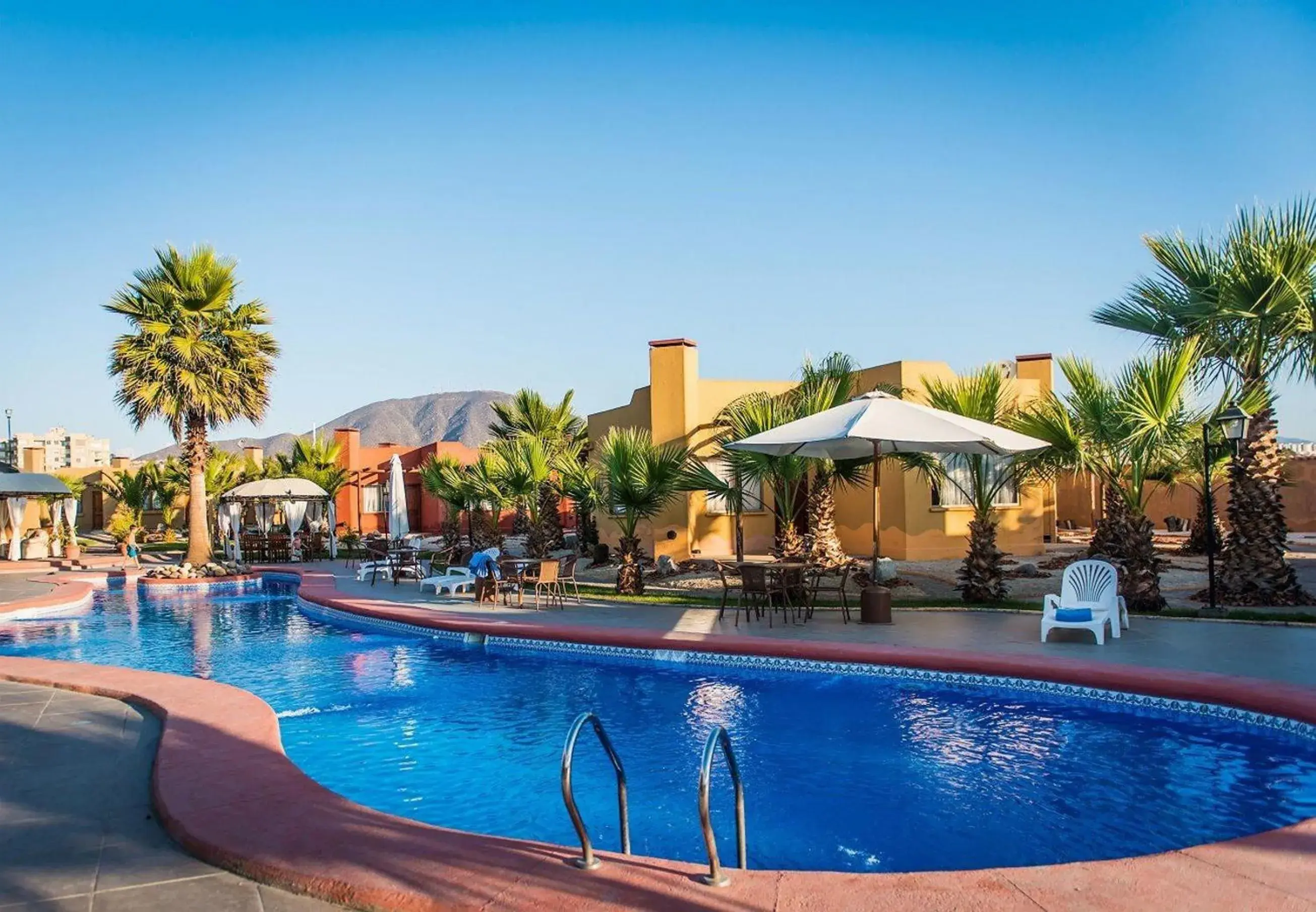 Swimming pool in Hotel Serena Suite Swimming pool in Hotel Serena Suite