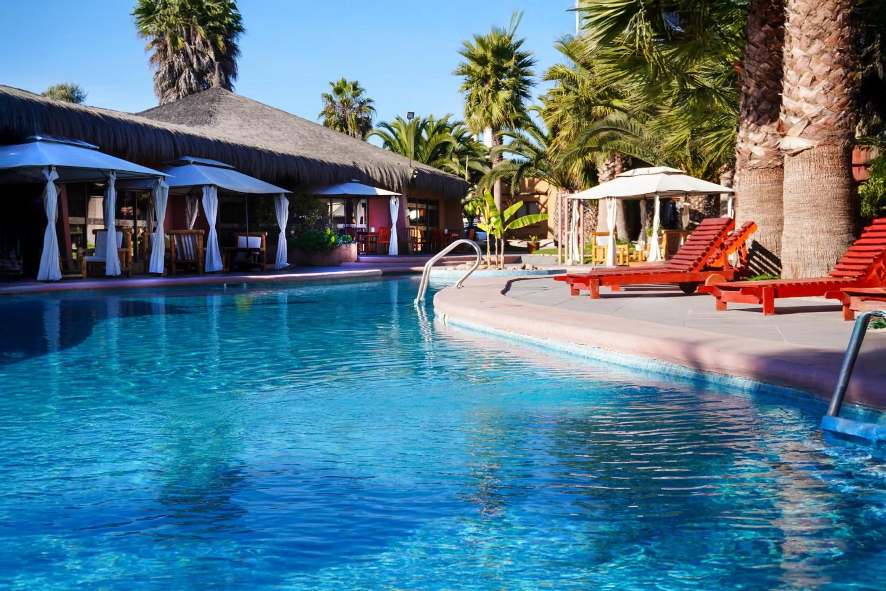 Swimming pool in Hotel Serena Suite