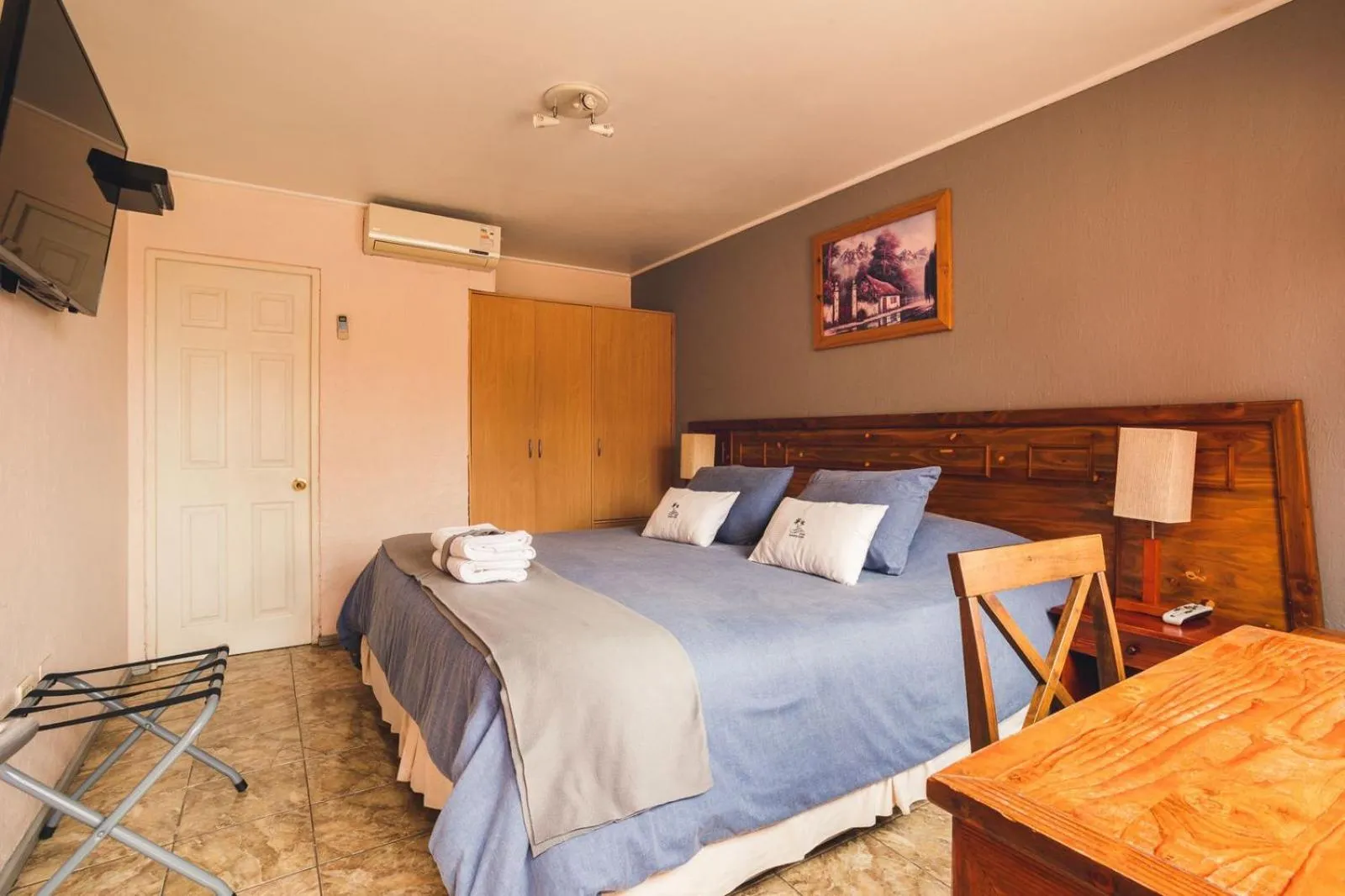 Photo of the whole room, Bed in Hotel Serena Suite