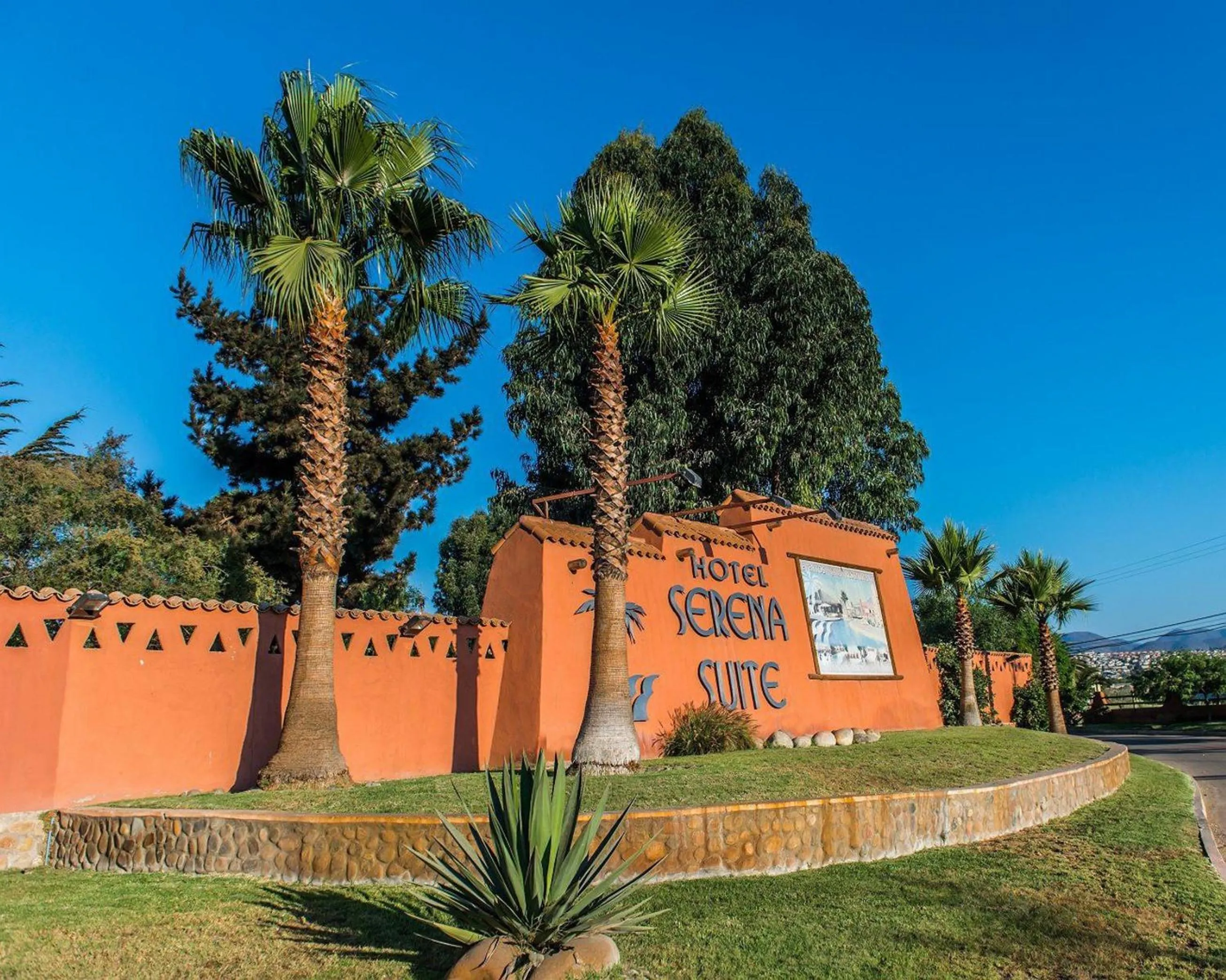 Facade/entrance in Hotel Serena Suite