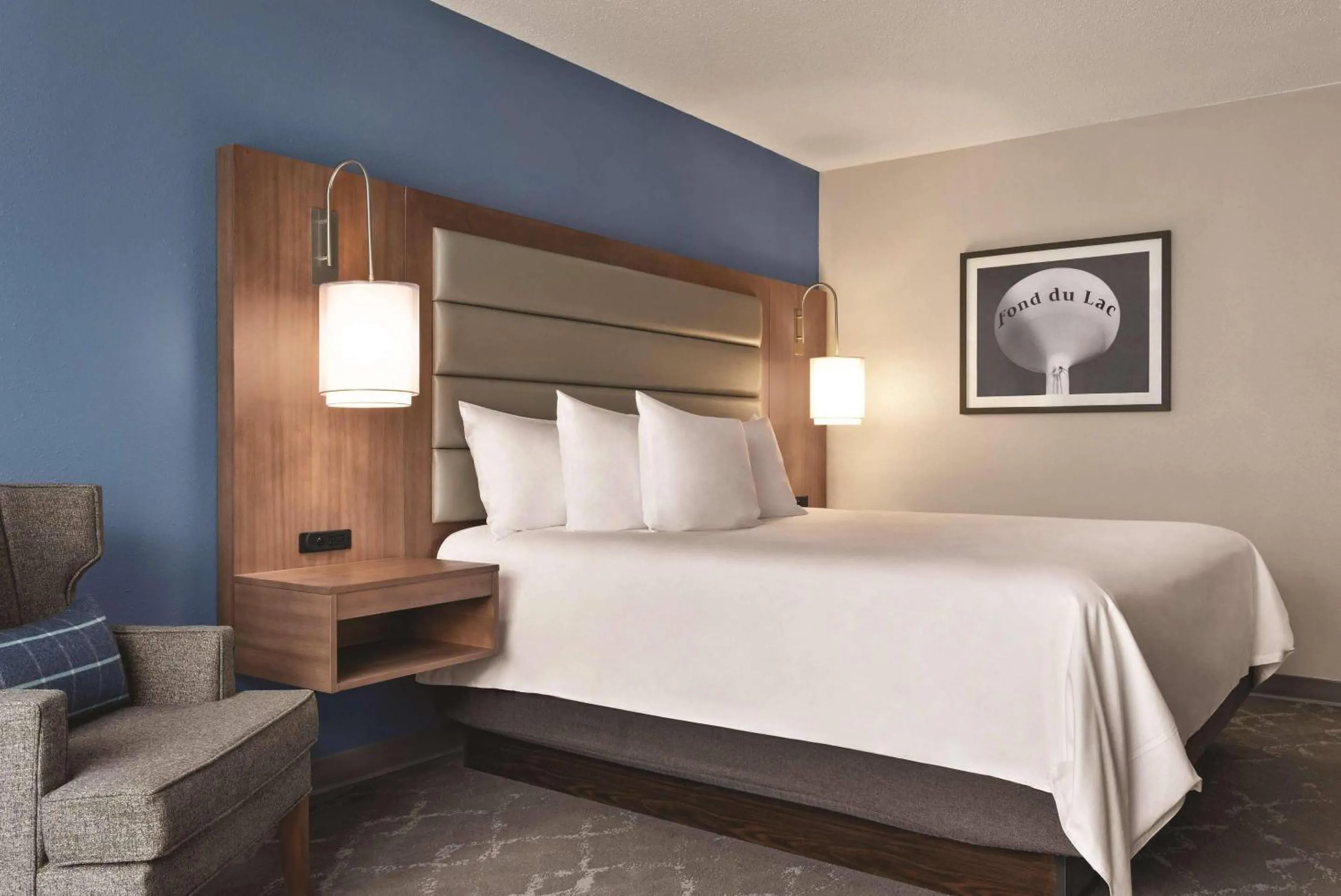 Bedroom, Bed in Radisson Hotel and Conference Center Fond du Lac