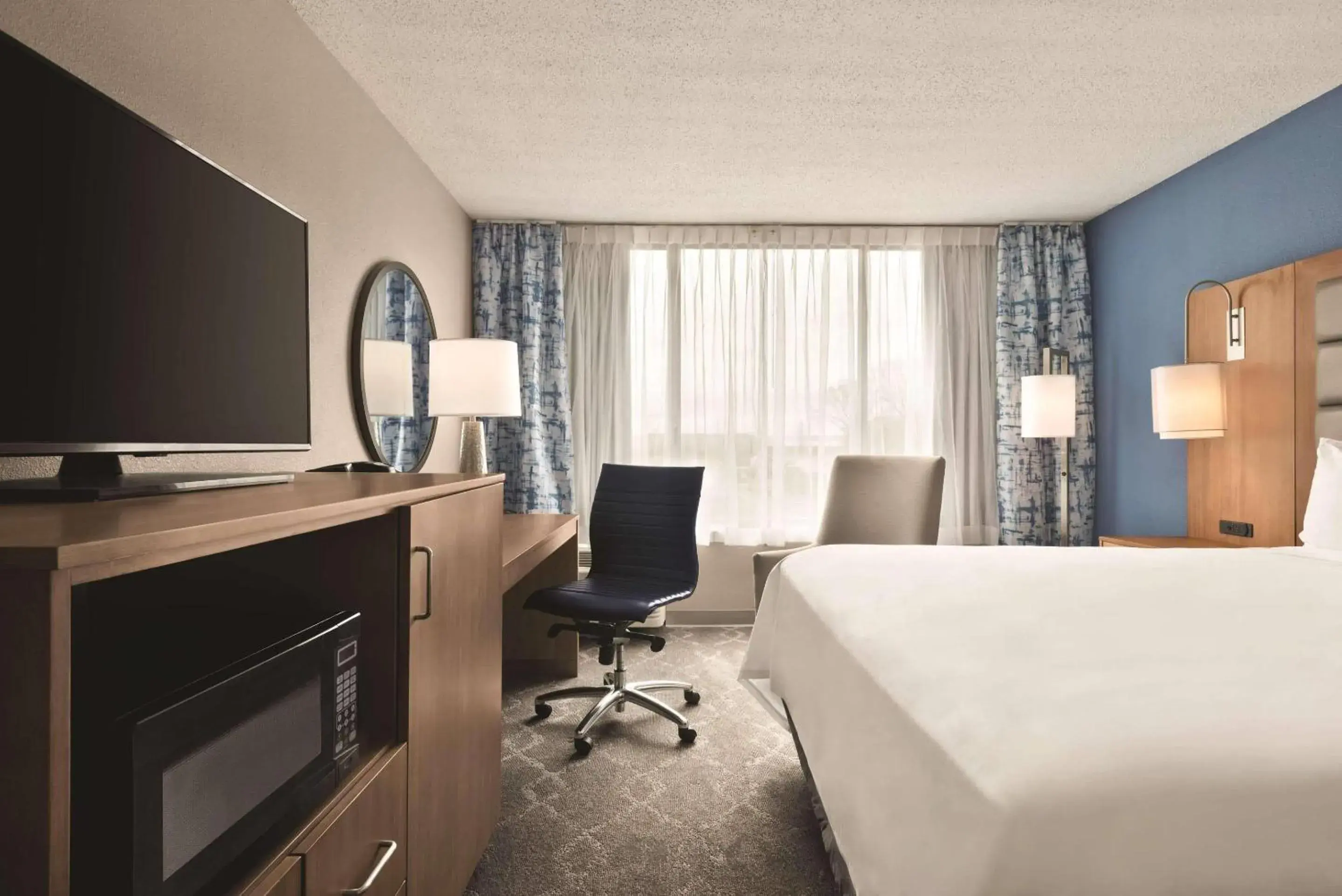 Bedroom, Bed in Radisson Hotel and Conference Center Fond du Lac Bedroom, Bed in Radisson Hotel and Conference Center Fond du Lac