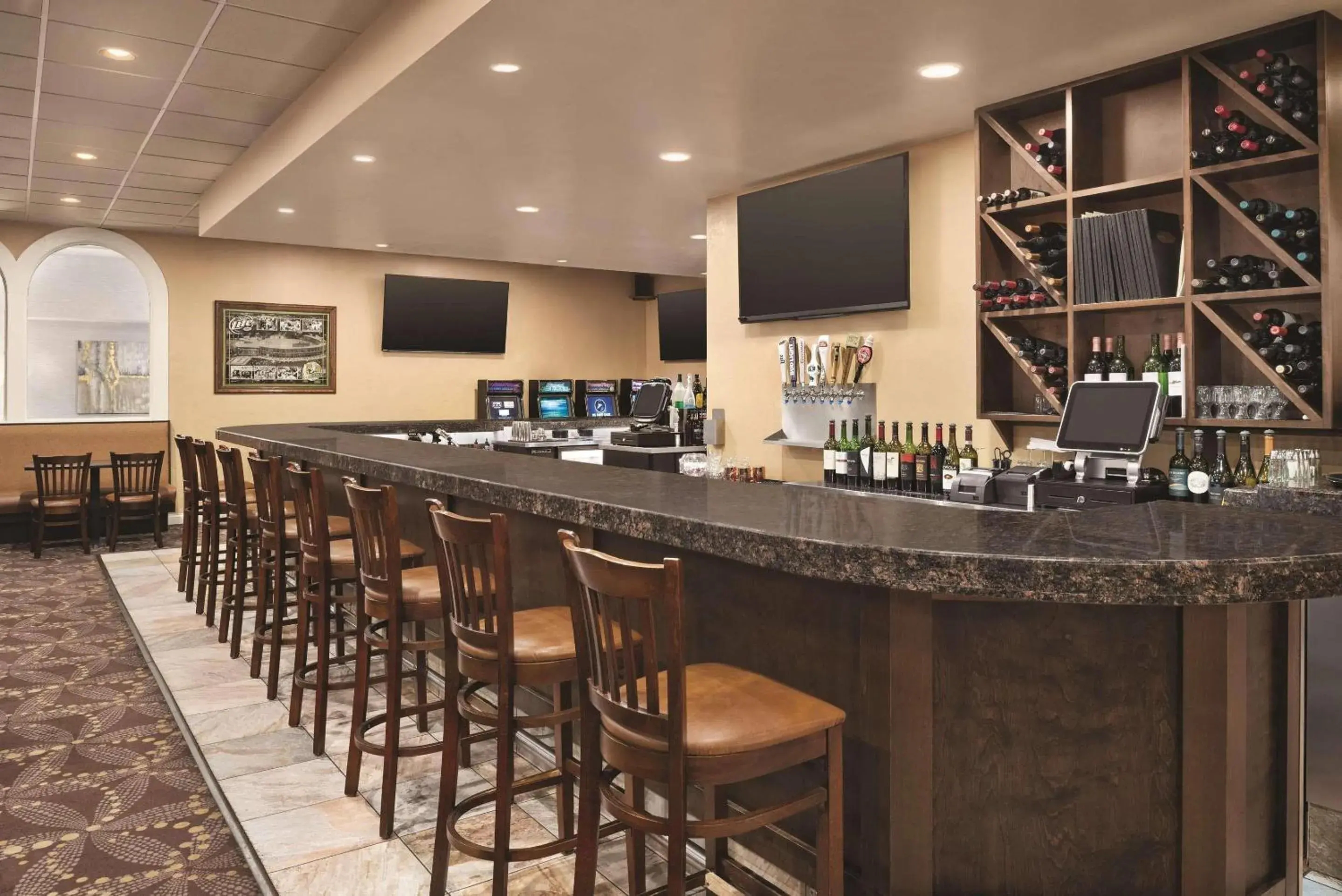 Lounge or bar in Radisson Hotel and Conference Center Fond du Lac Lounge or bar in Radisson Hotel and Conference Center Fond du Lac