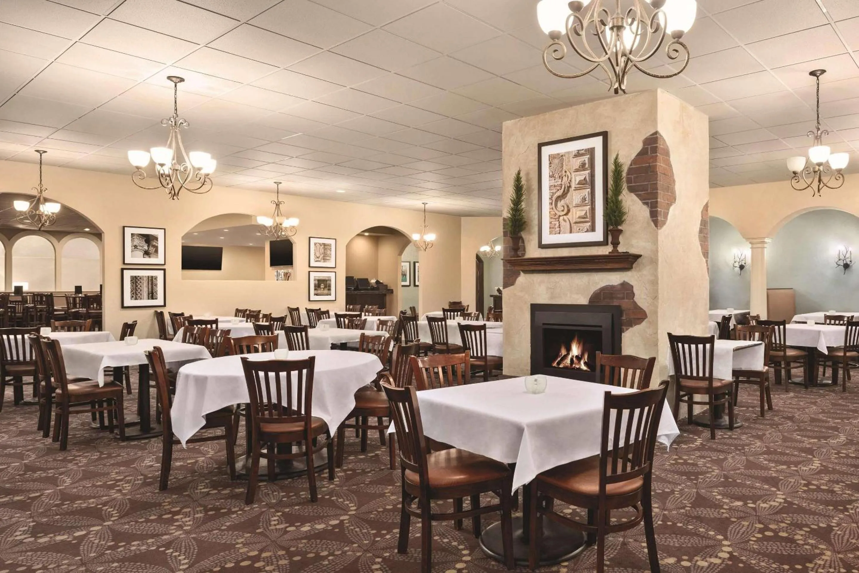 Restaurant/places to eat in Radisson Hotel and Conference Center Fond du Lac