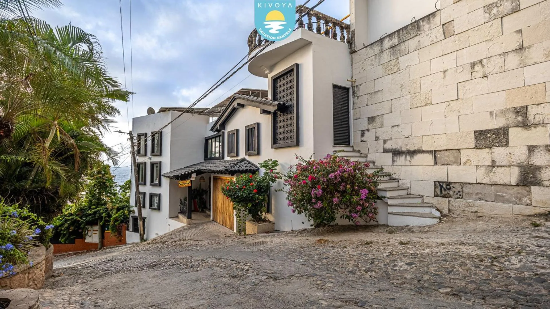 Street view in Casa Bahía Linda by Kivoya