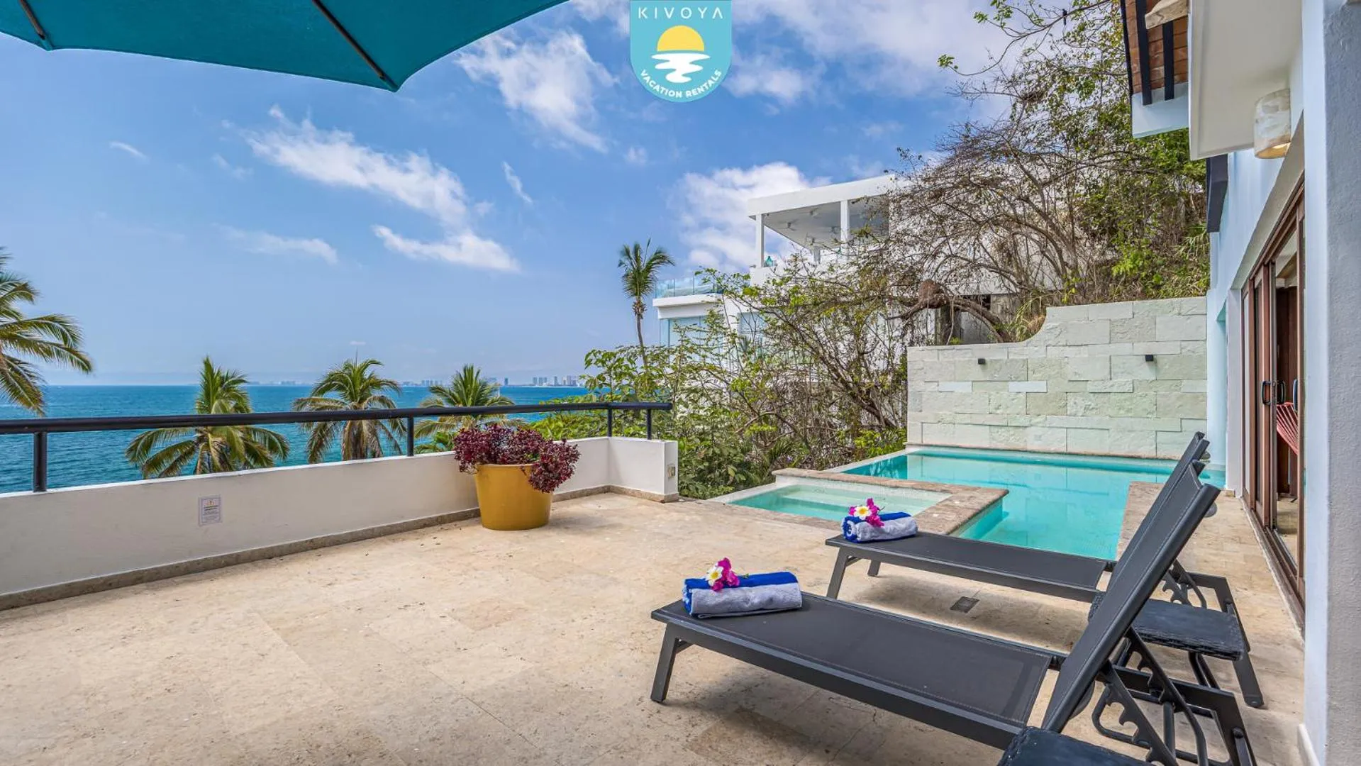 Patio in Casa Bahía Linda by Kivoya