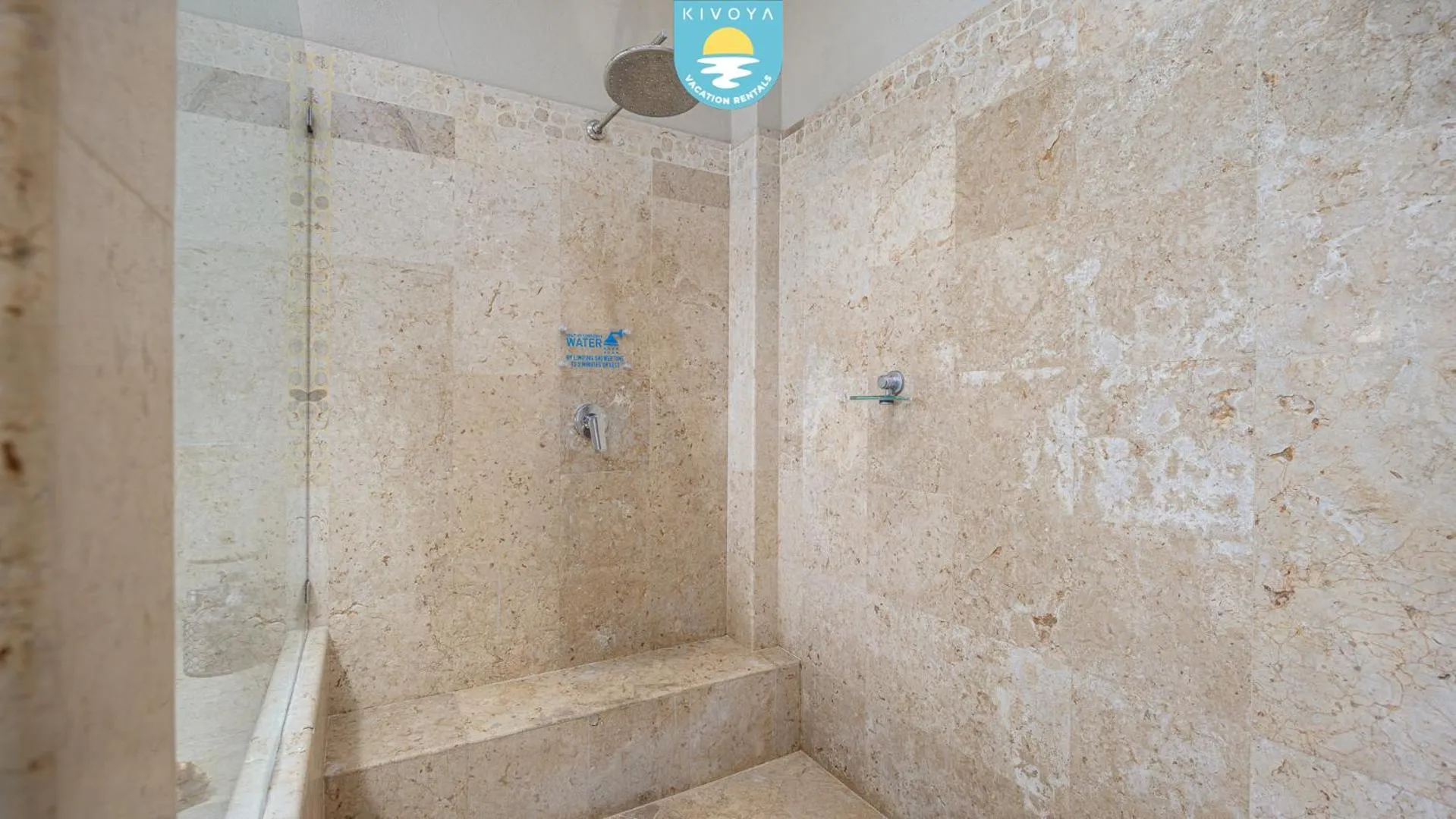 Shower in Casa Bahía Linda by Kivoya