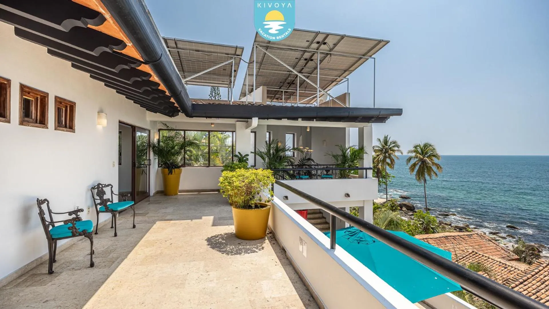 Patio in Casa Bahía Linda by Kivoya