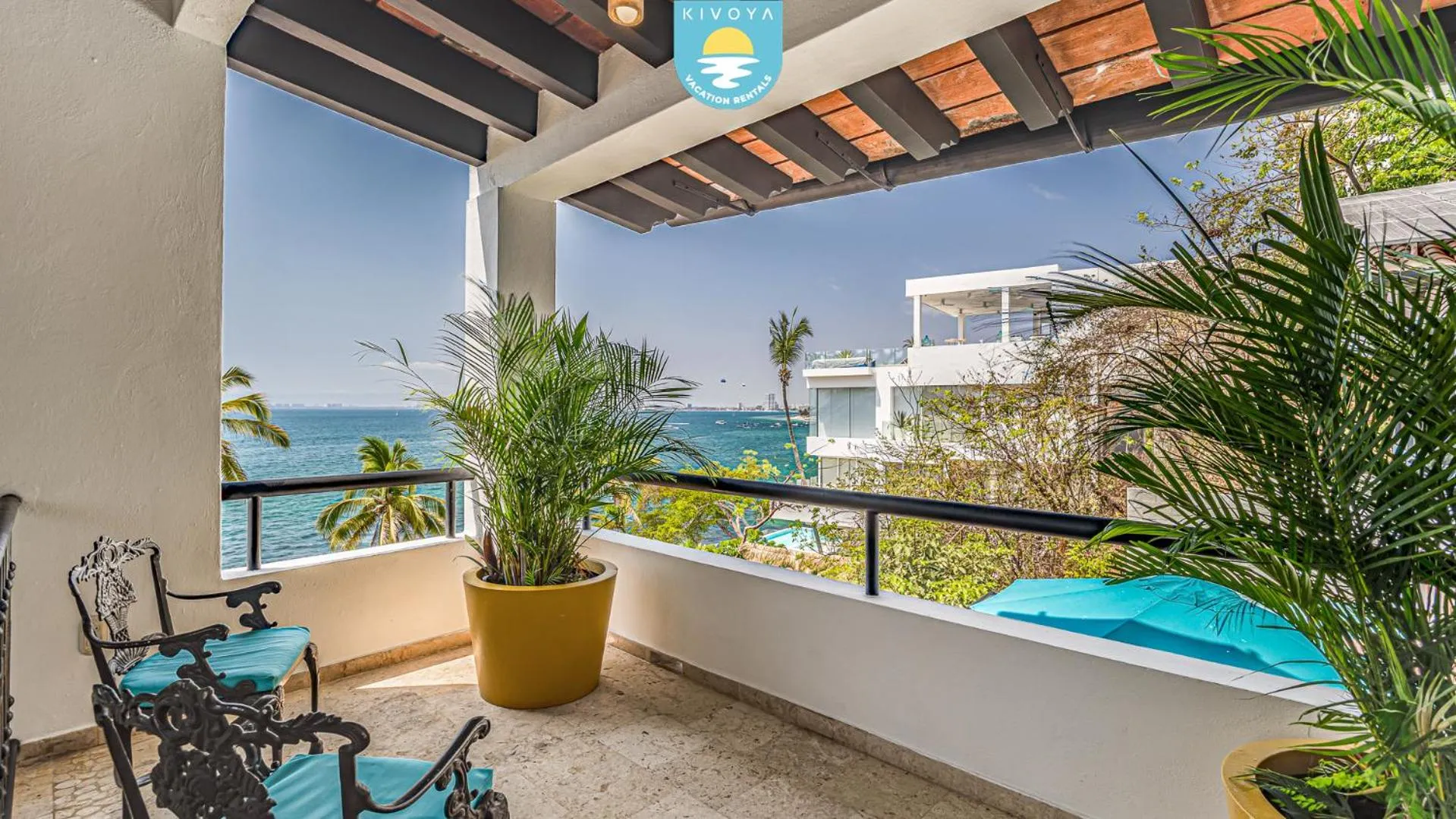 Balcony/Terrace in Casa Bahía Linda by Kivoya