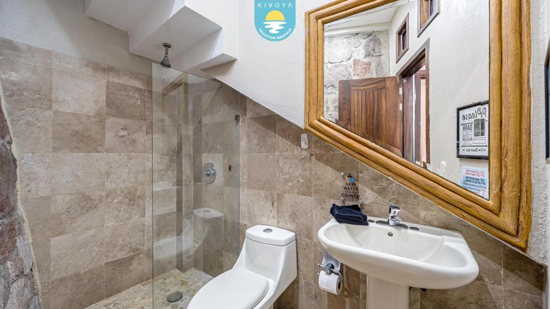 Toilet in Casa Bahía Linda by Kivoya