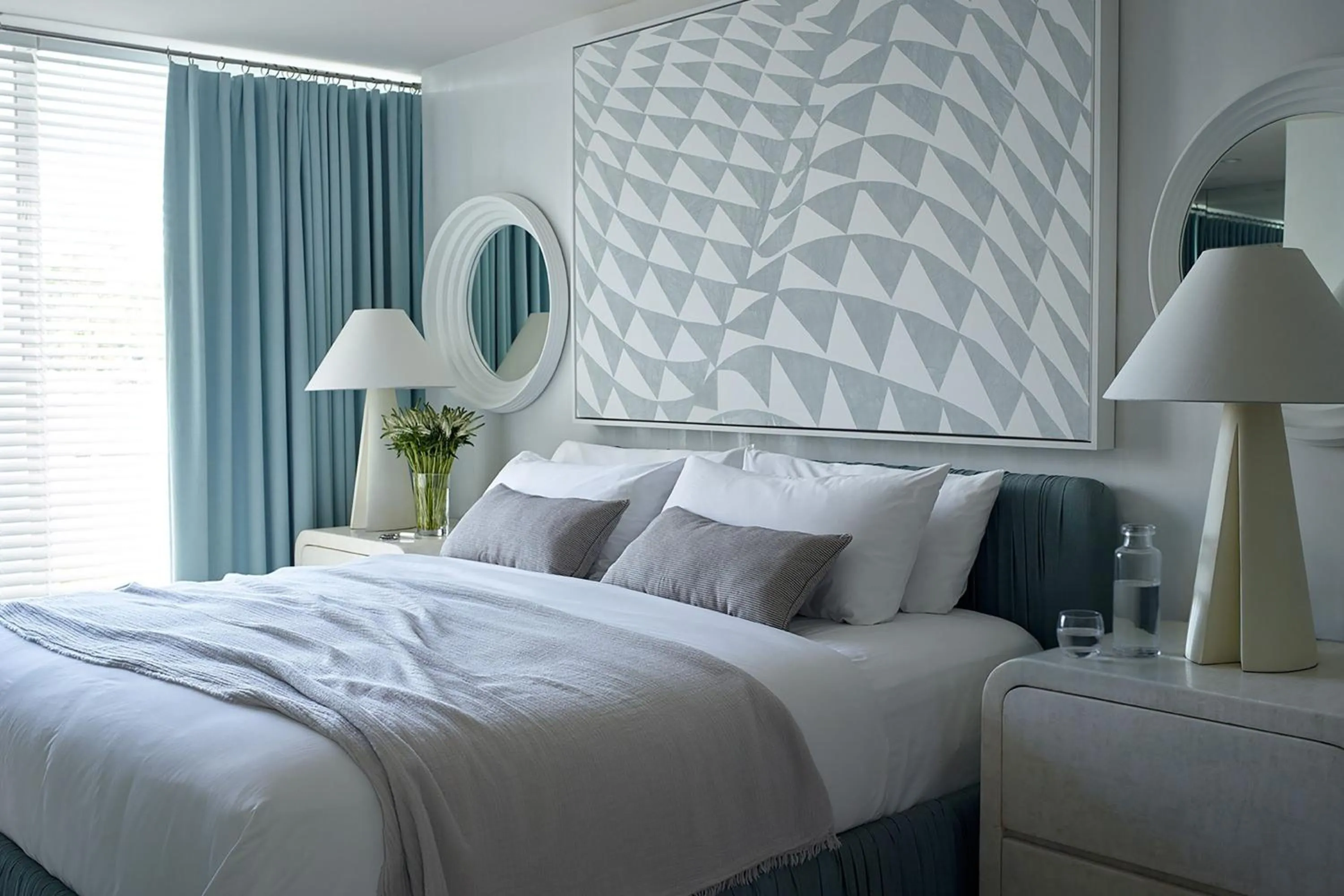 Photo of the whole room, Bed in Avalon Hotel Beverly Hills, a Member of Design Hotels