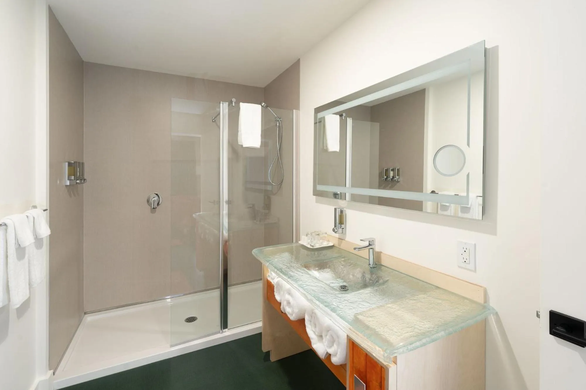 Shower in Le Baluchon Éco-villégiature