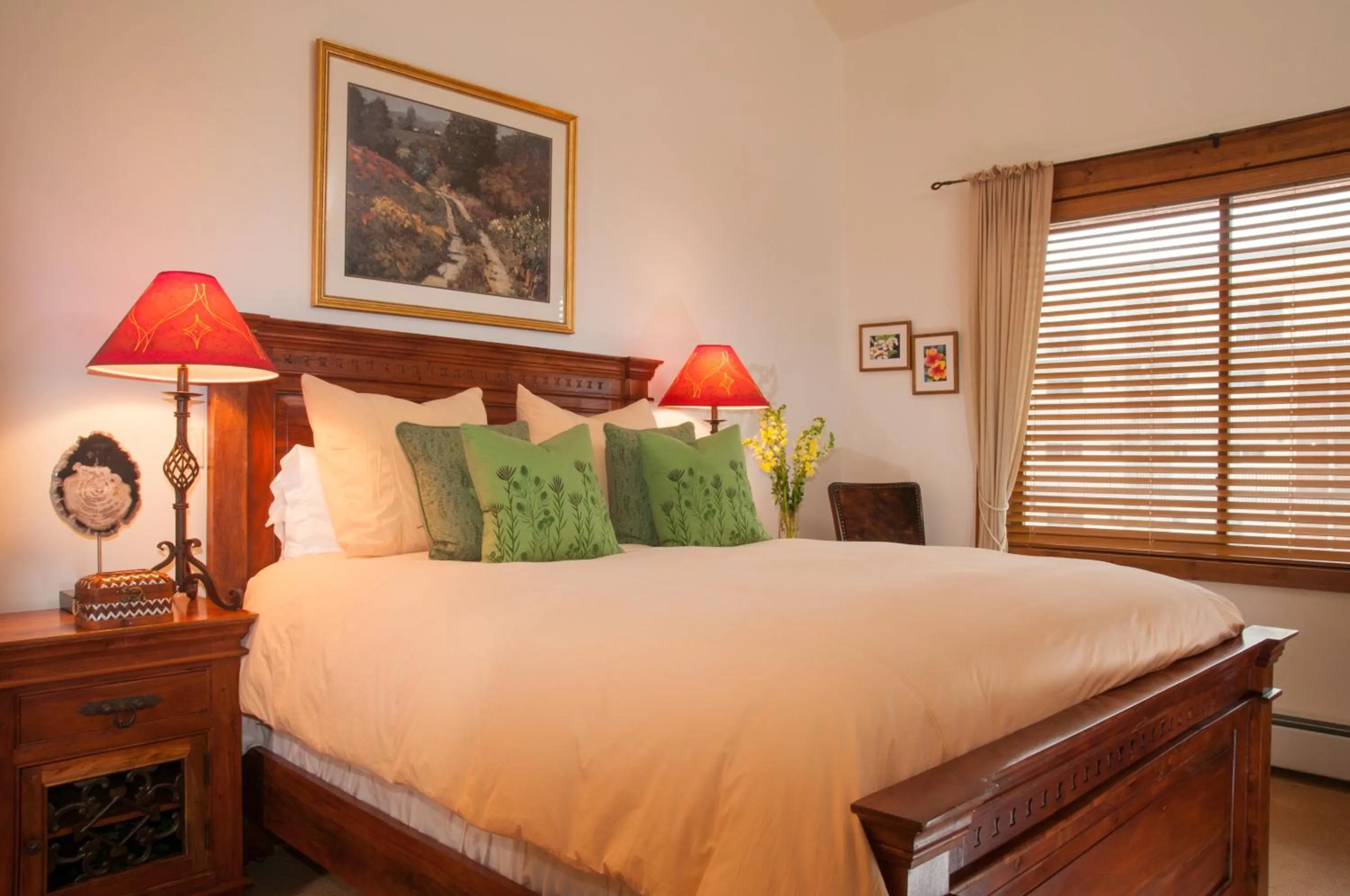 Photo of the whole room, Bed in Antlers at Vail Resort