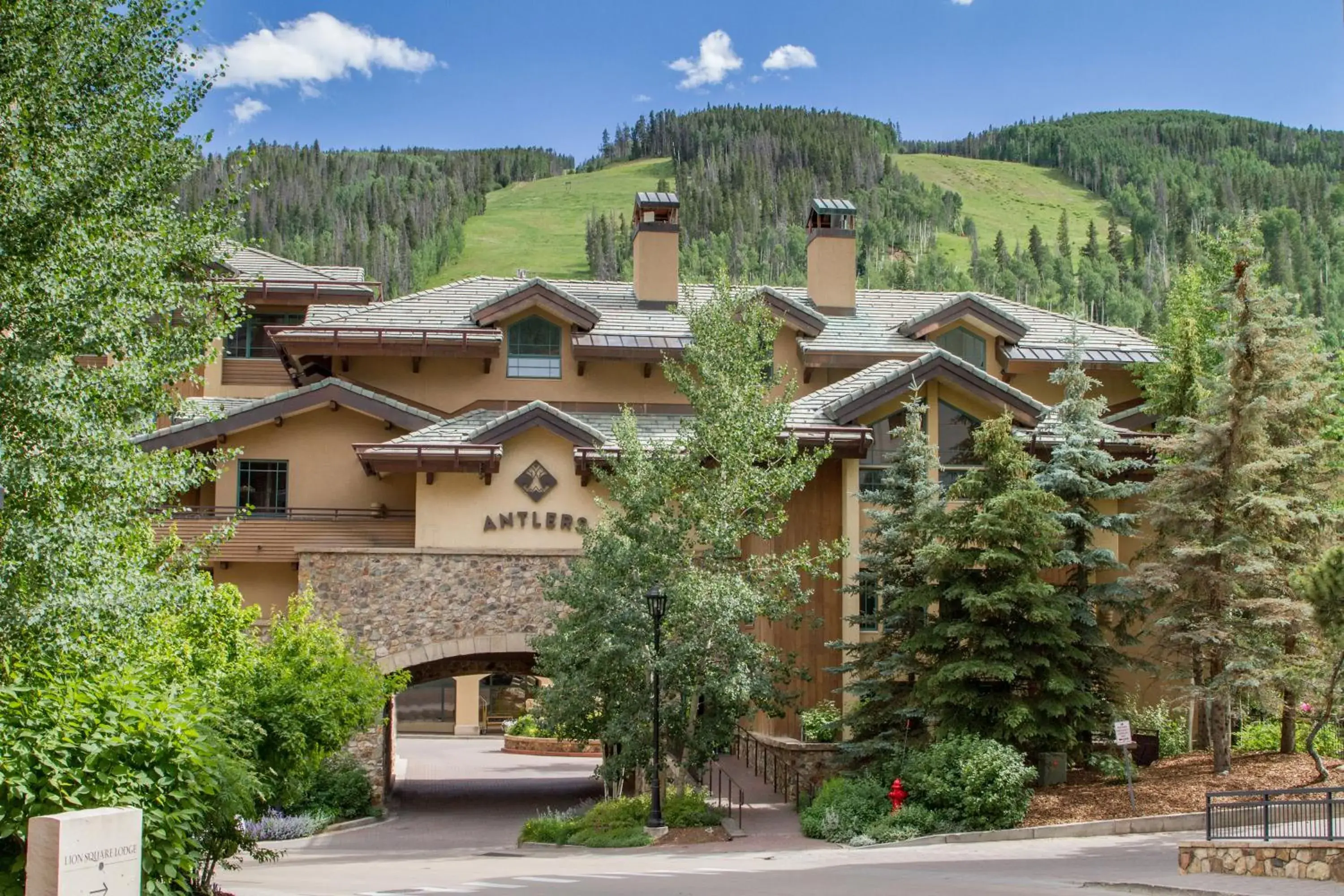 Facade/entrance in Antlers at Vail Resort Facade/entrance in Antlers at Vail Resort