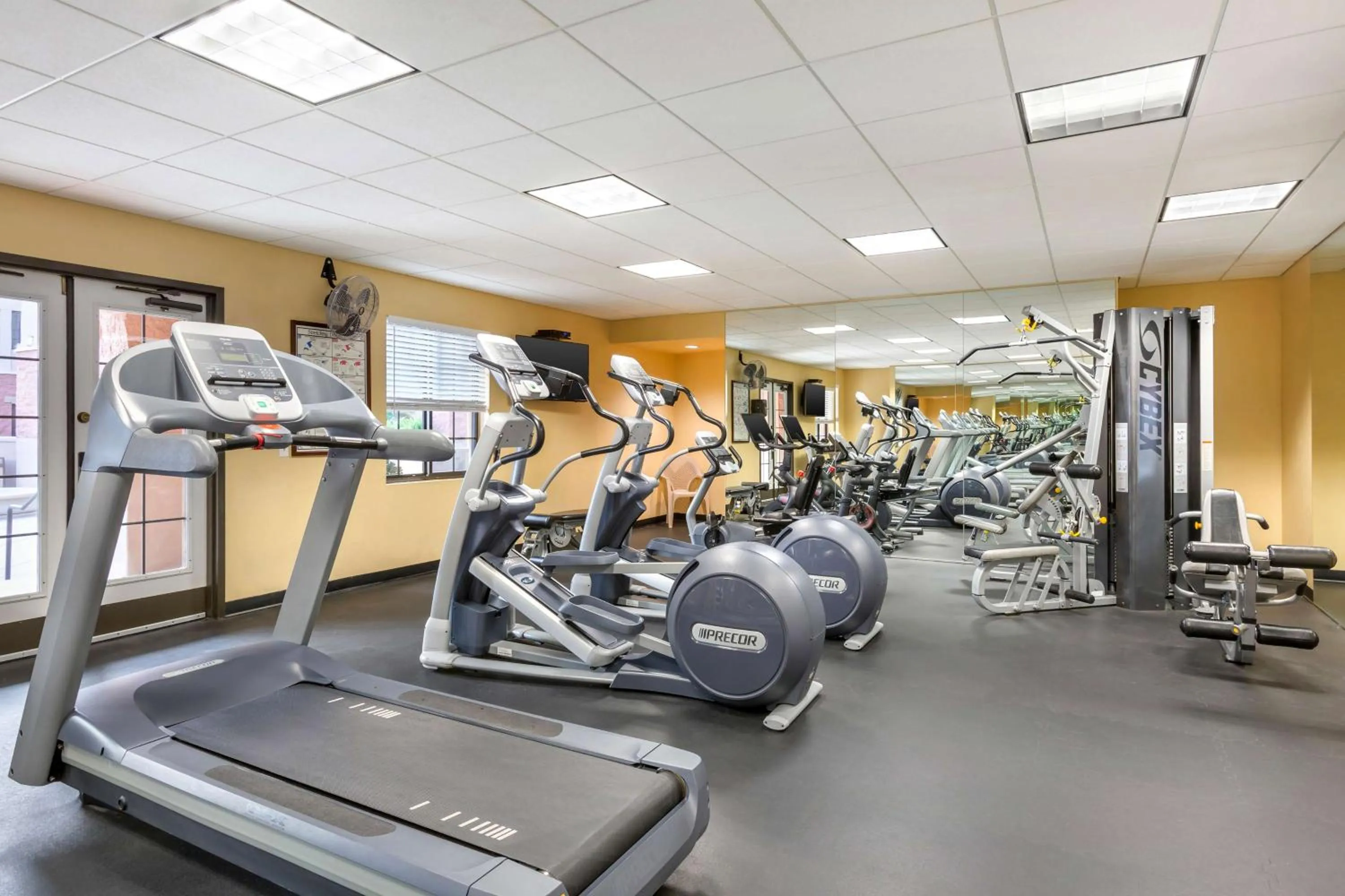 Fitness centre/facilities in Hilton Vacation Club Varsity Club Tucson