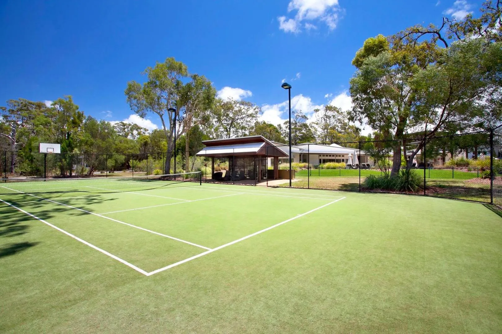 Tennis court in Beach Road Holiday Homes