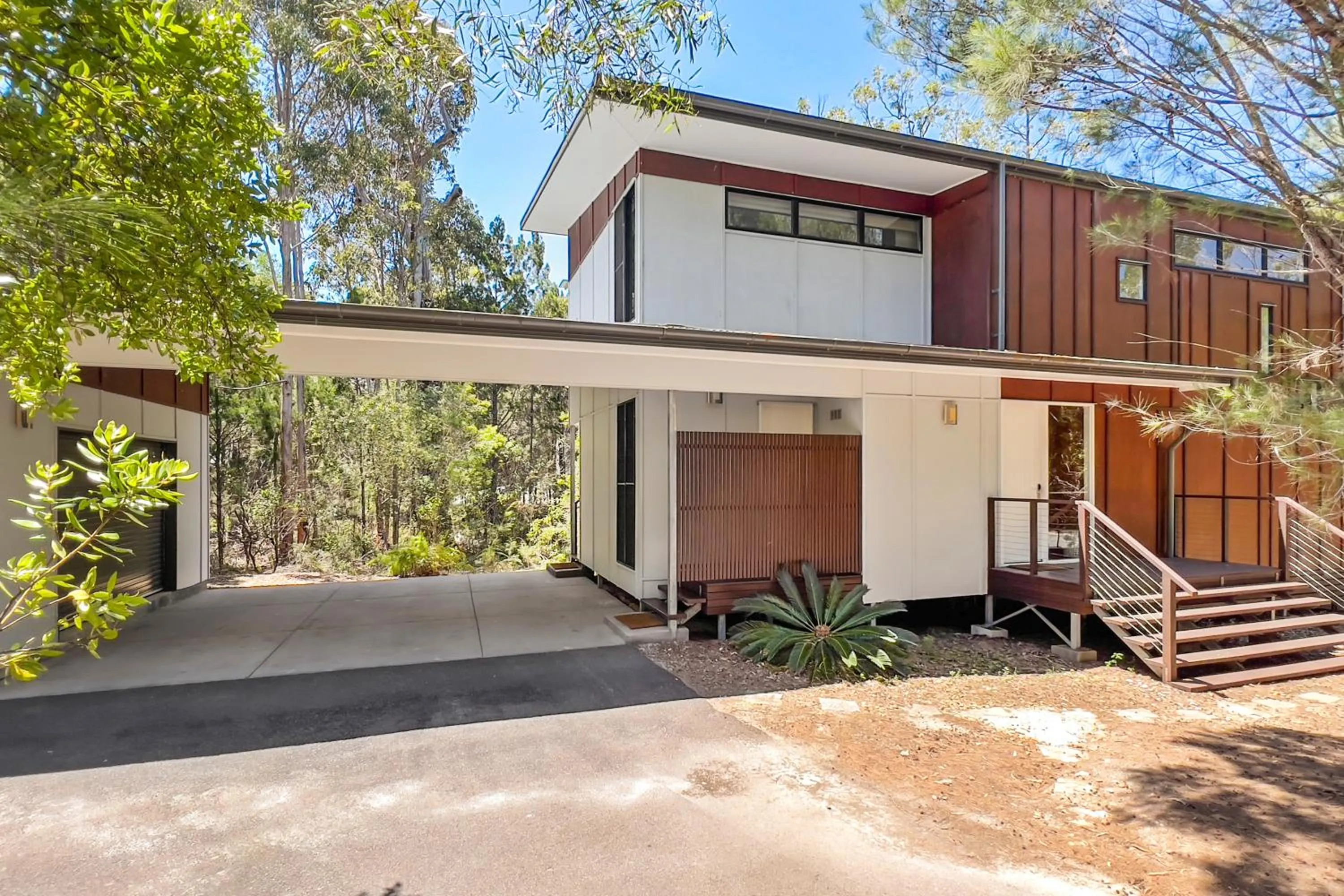 Property building in Beach Road Holiday Homes