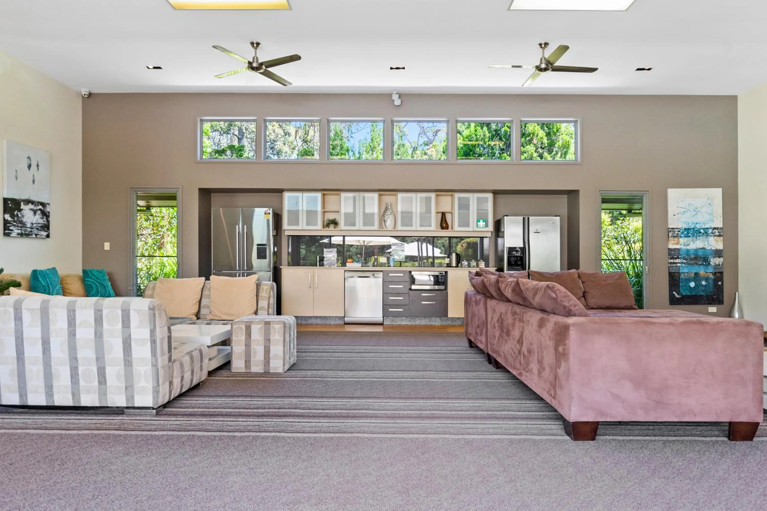 Swimming pool in Beach Road Holiday Homes