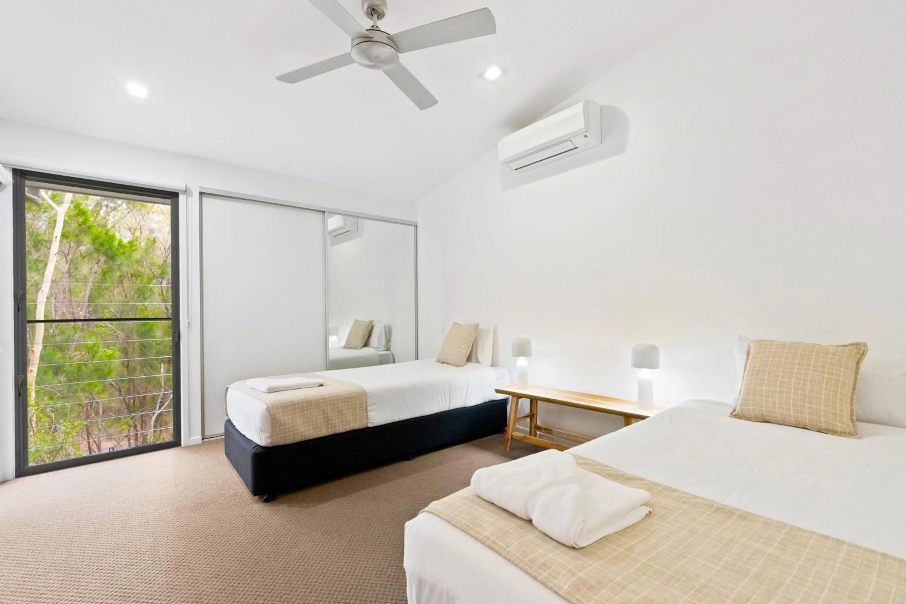 Bed in Beach Road Holiday Homes