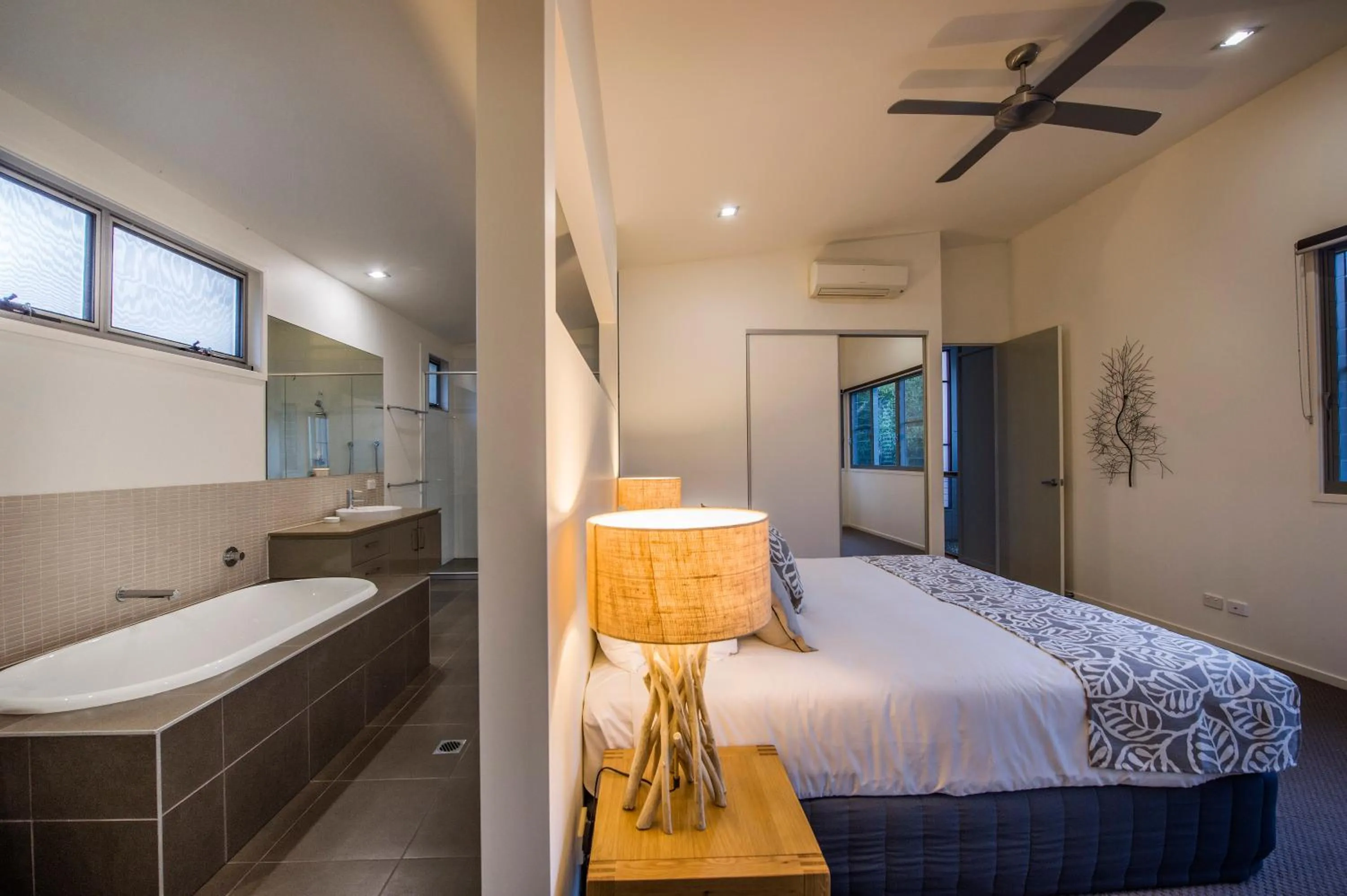 Bathroom, Bed in Beach Road Holiday Homes