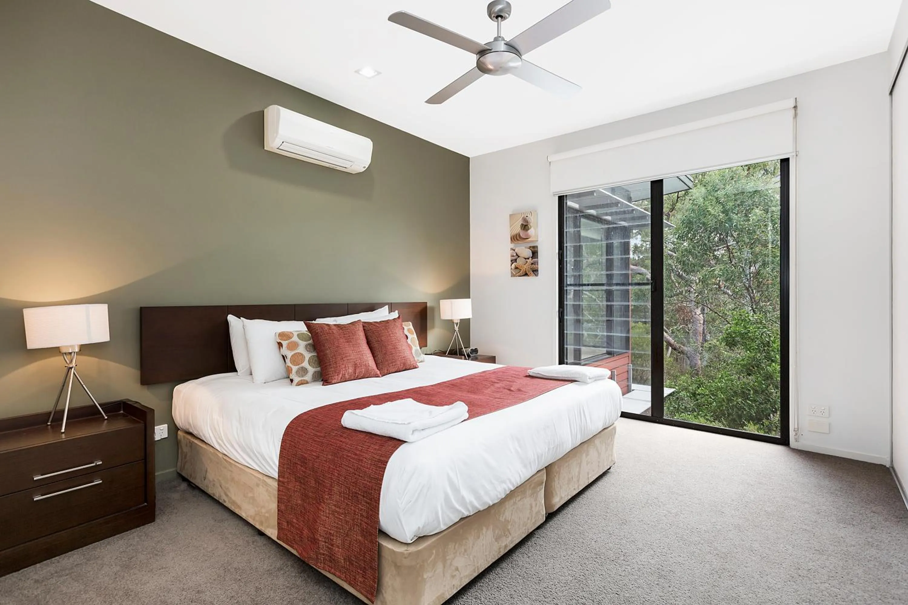 Bedroom, Bed in Beach Road Holiday Homes