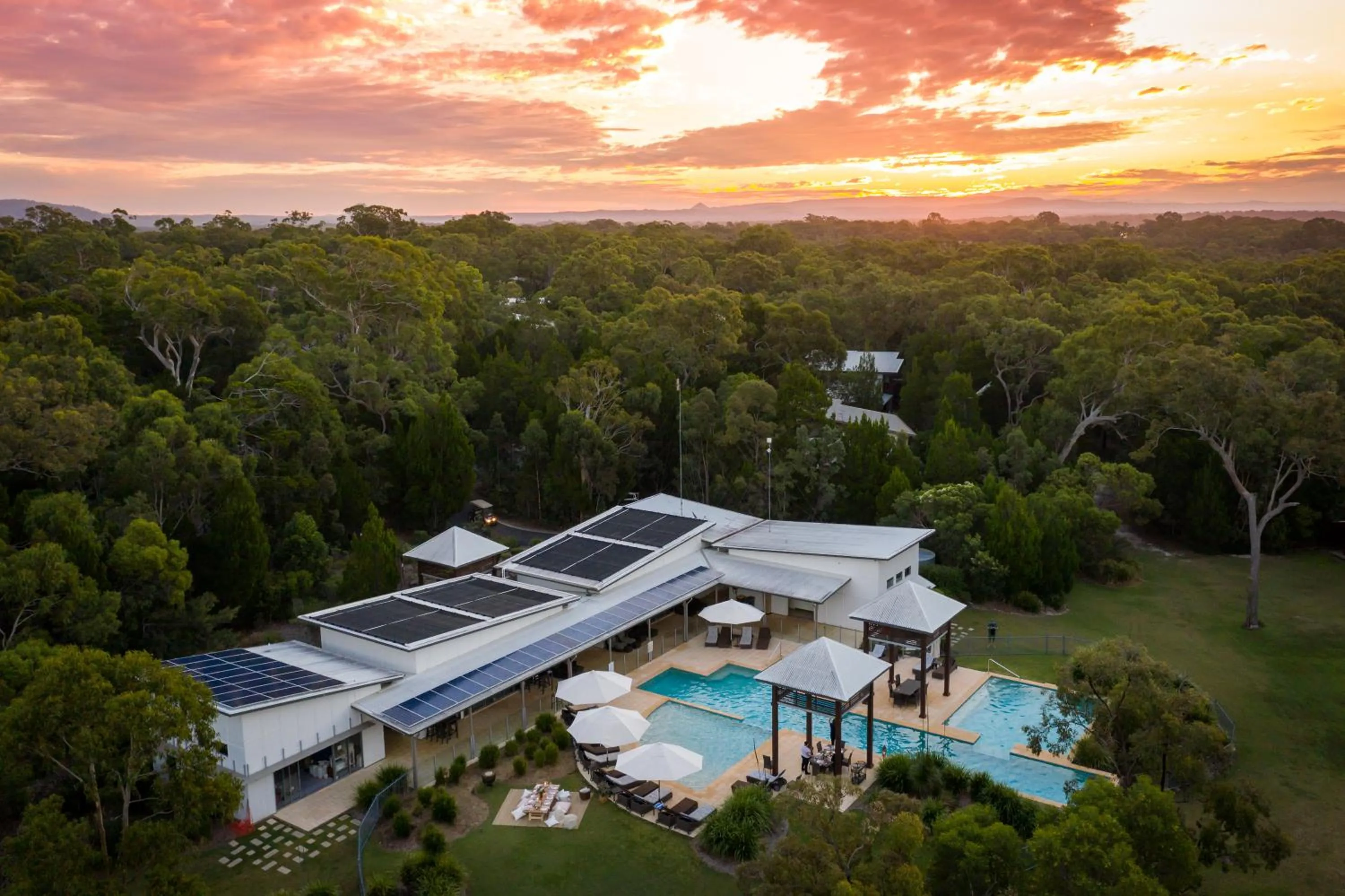 Swimming pool in Beach Road Holiday Homes
