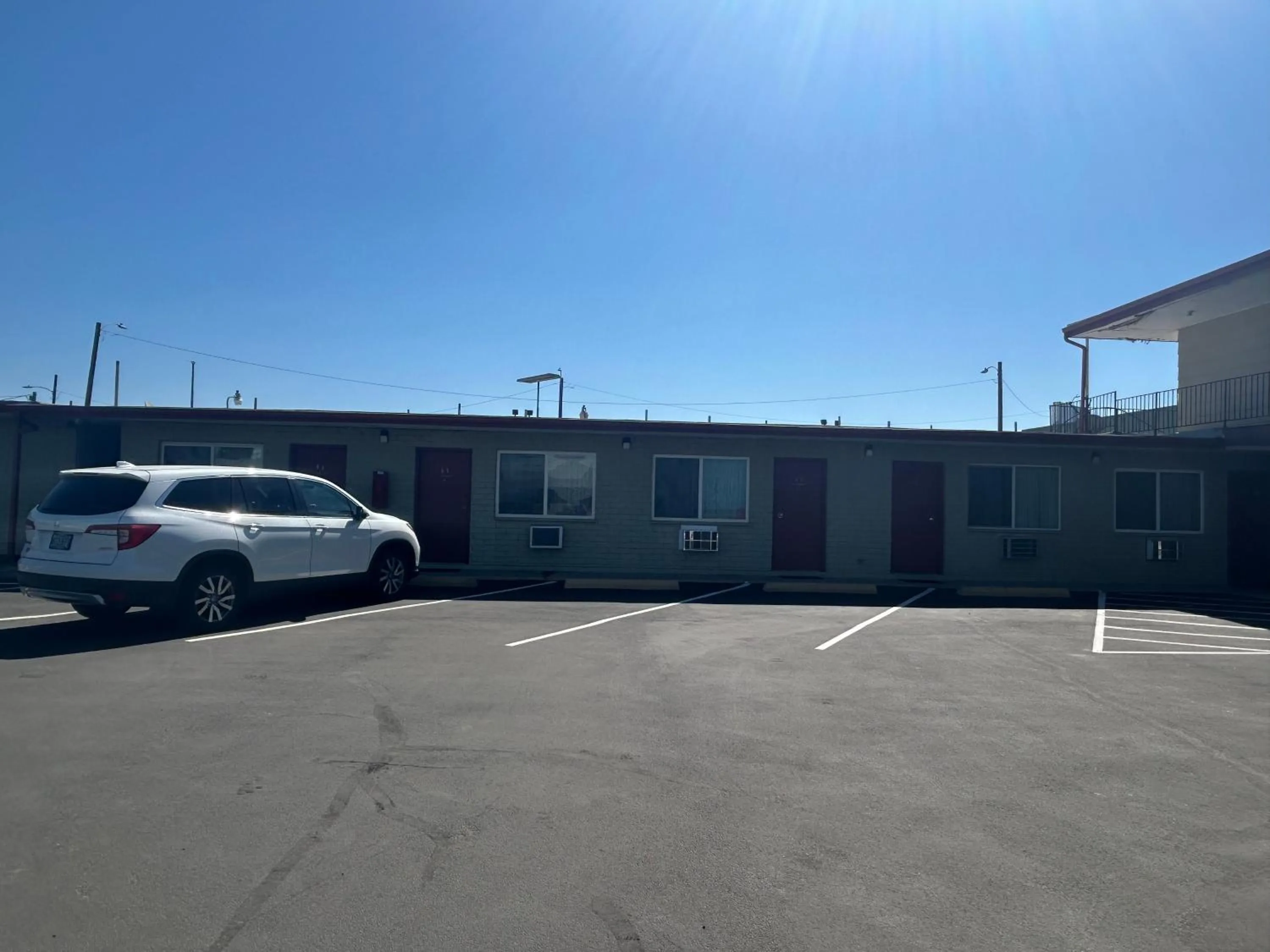 Parking in Oregon Trail Motel By Townhouse Ontario OR