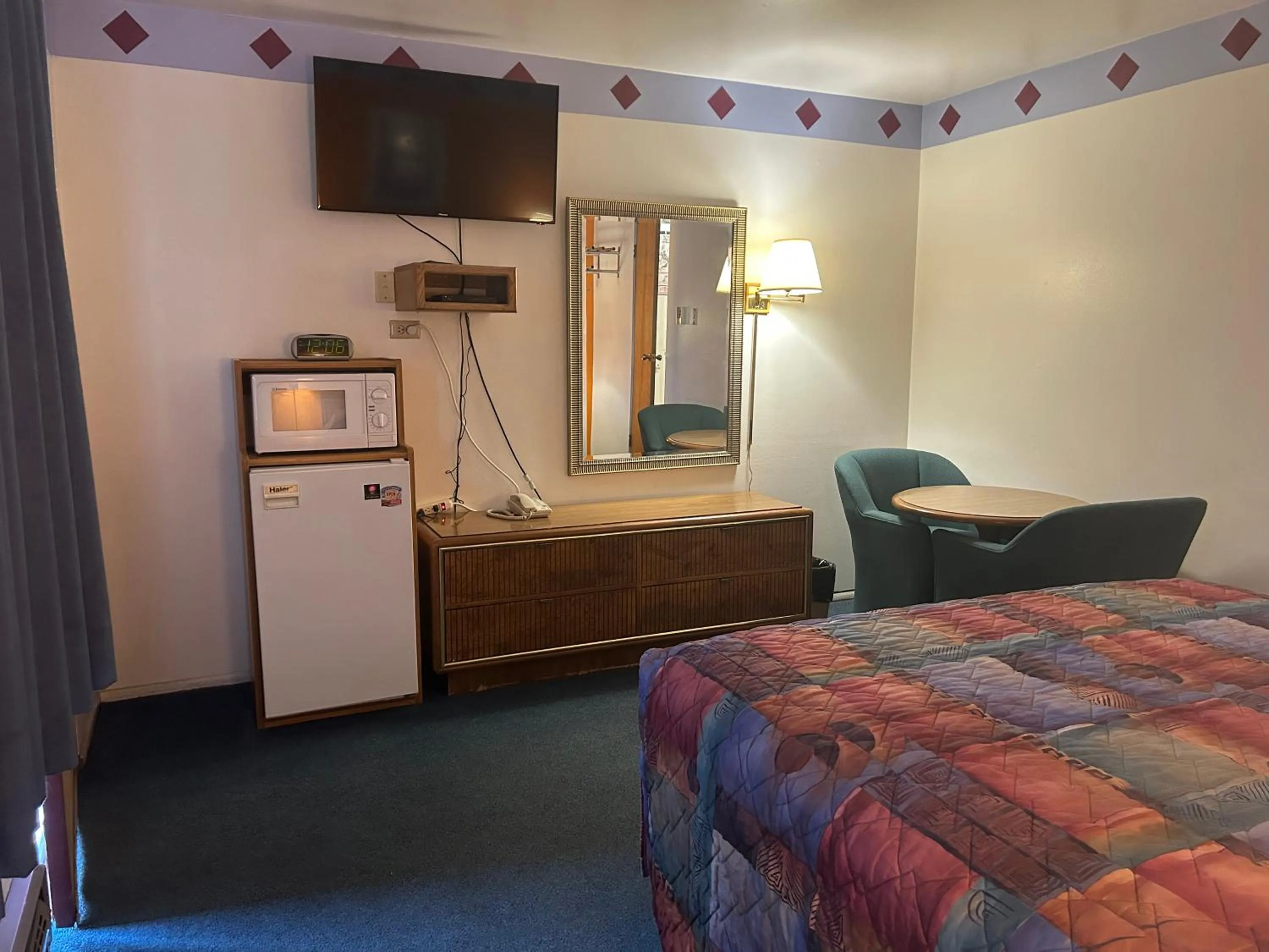 Bedroom in Oregon Trail Motel By Townhouse Ontario OR