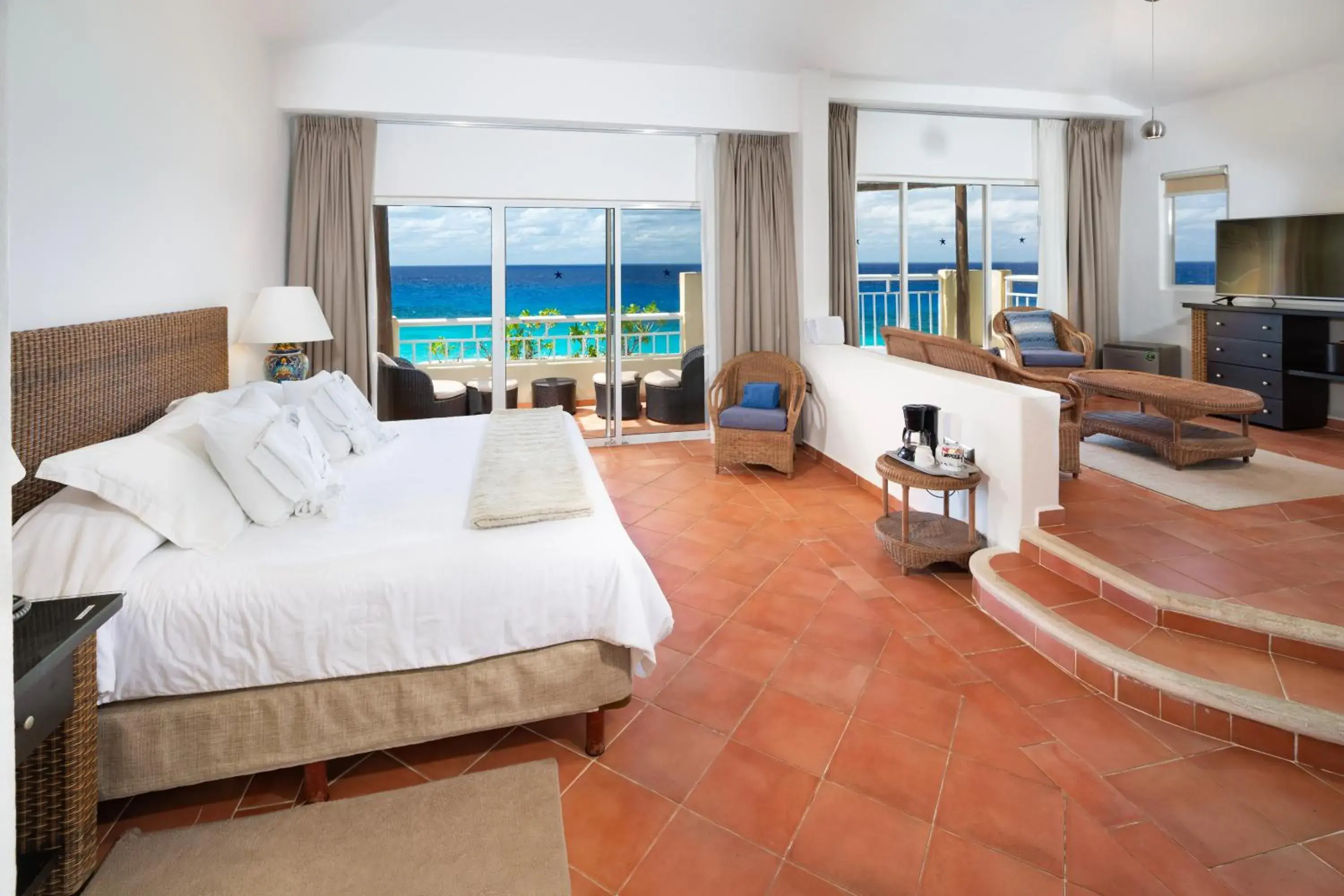 Queen Suite with Pool View in Playa Azul Cozumel Queen Suite with Pool View in Playa Azul Cozumel