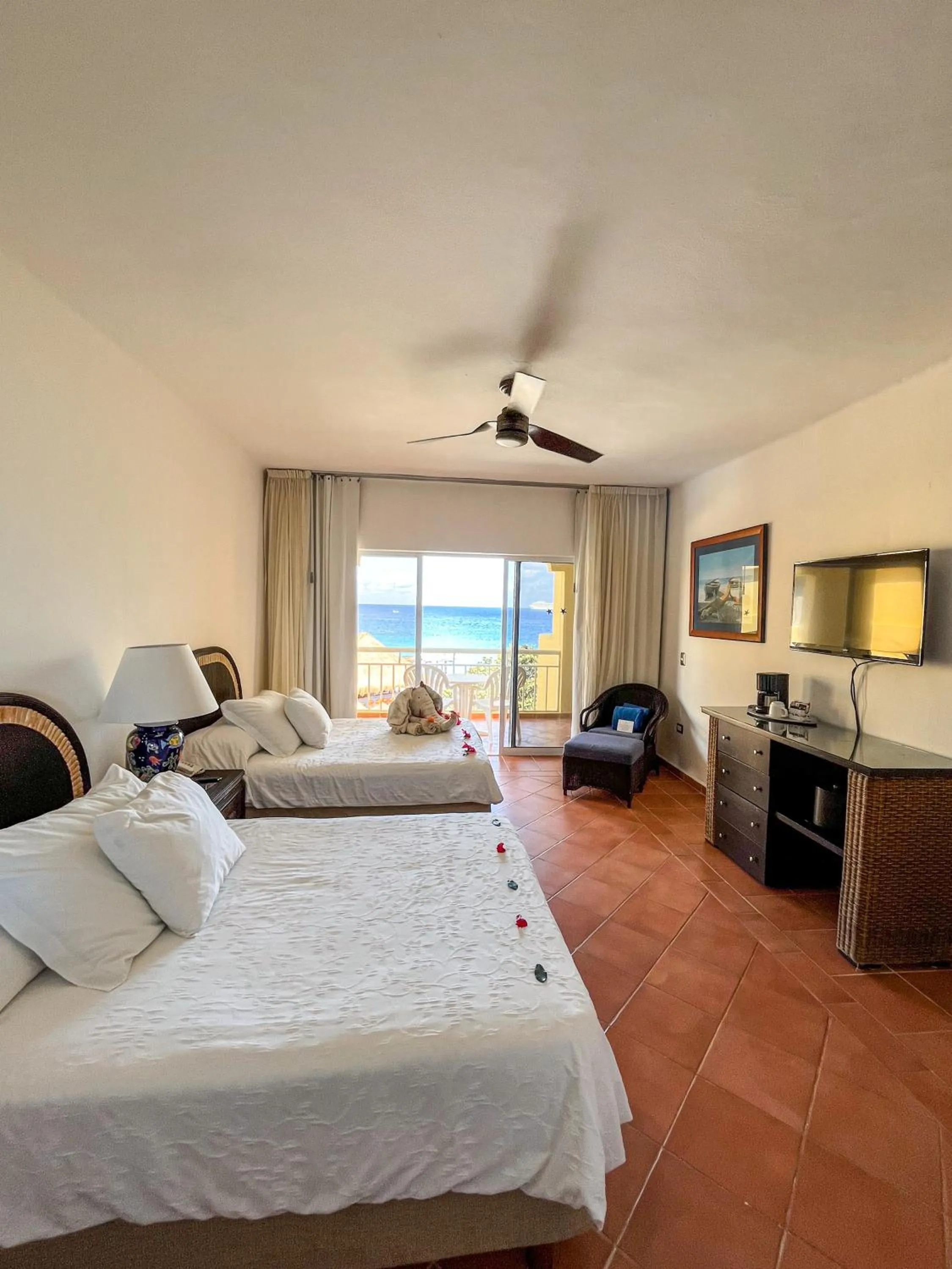 Bedroom, Bed in Playa Azul Cozumel