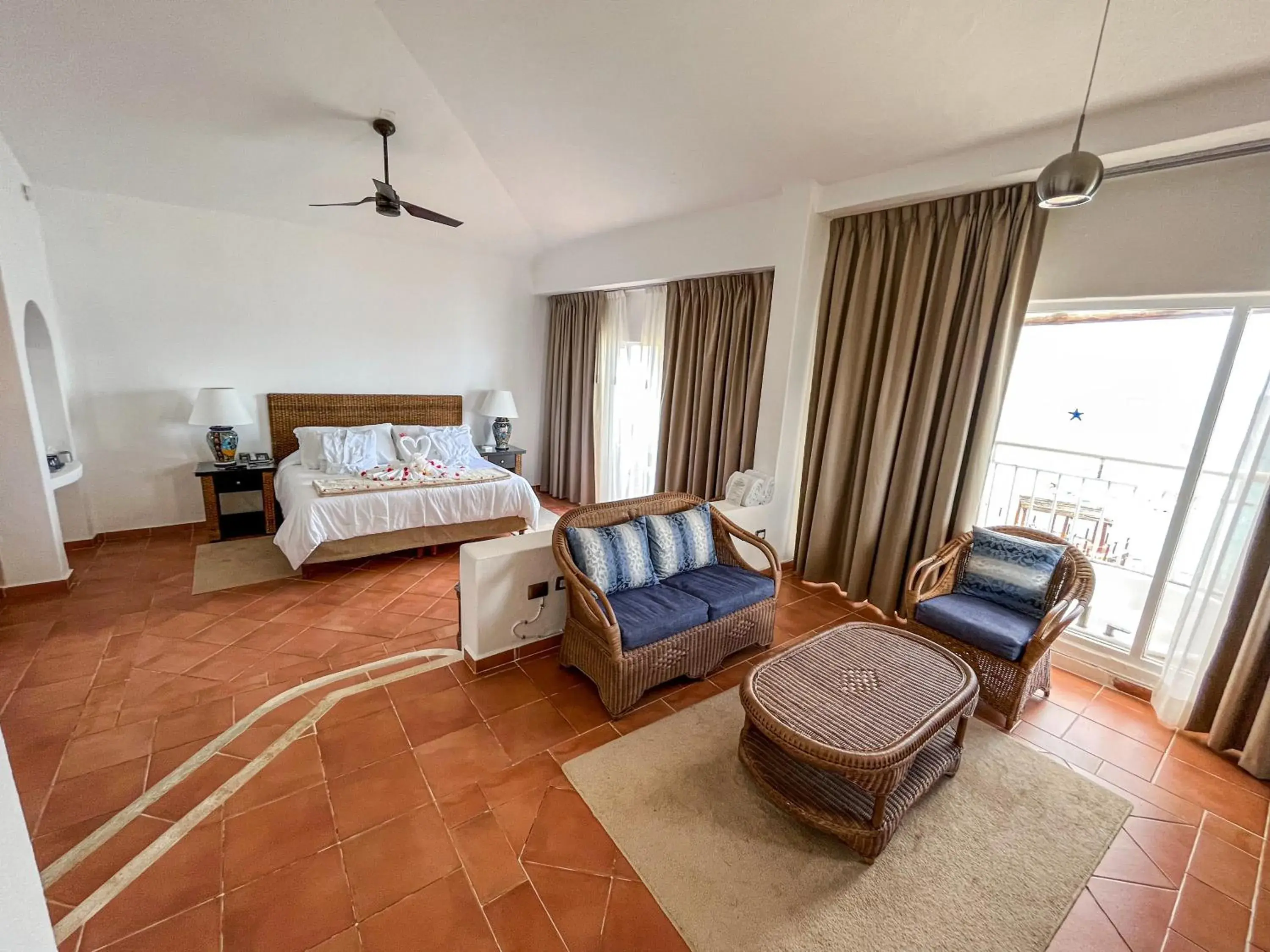 Photo of the whole room, Bed in Playa Azul Cozumel Photo of the whole room, Bed in Playa Azul Cozumel