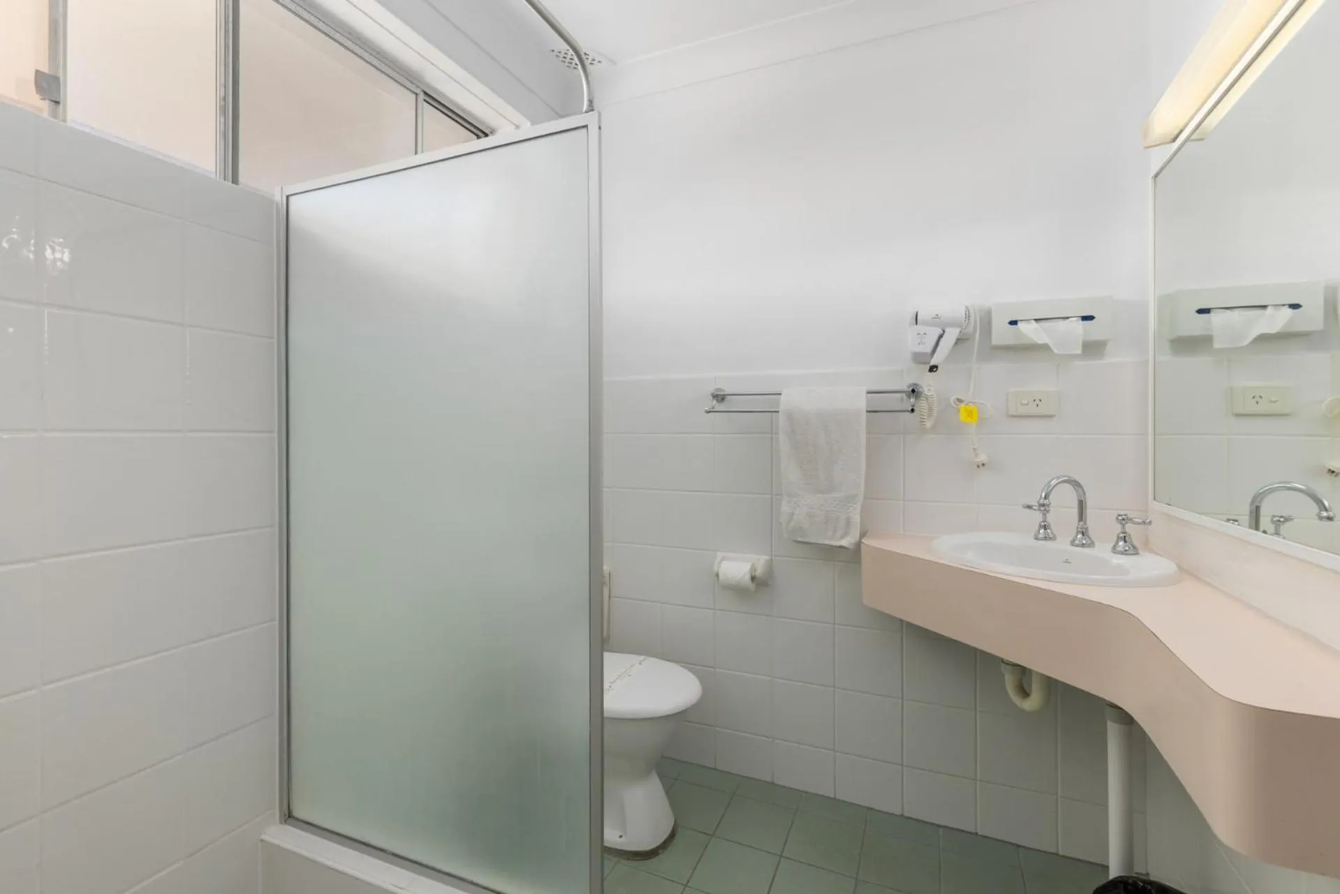 Bathroom in Motel Miramar