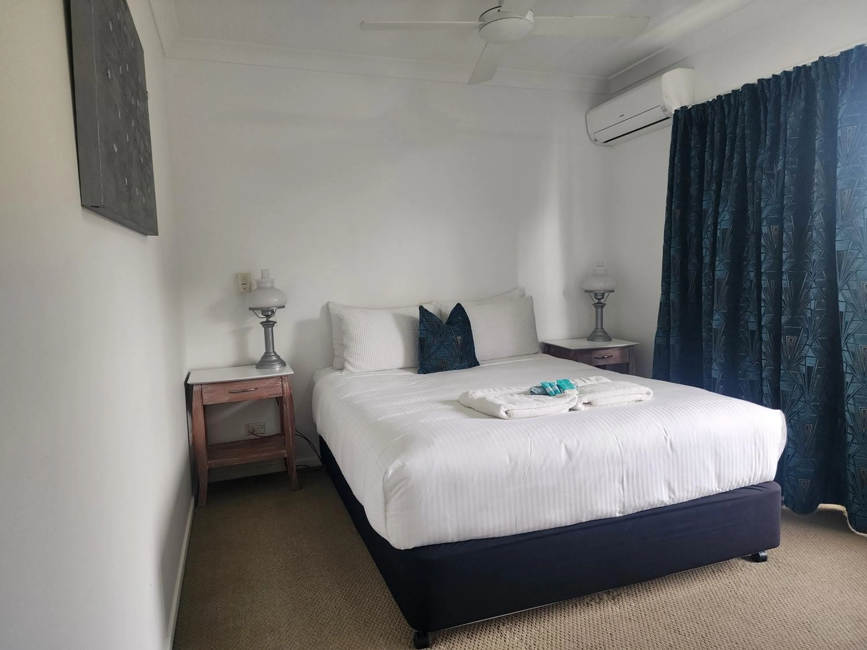 Bedroom, Bed in Motel Miramar