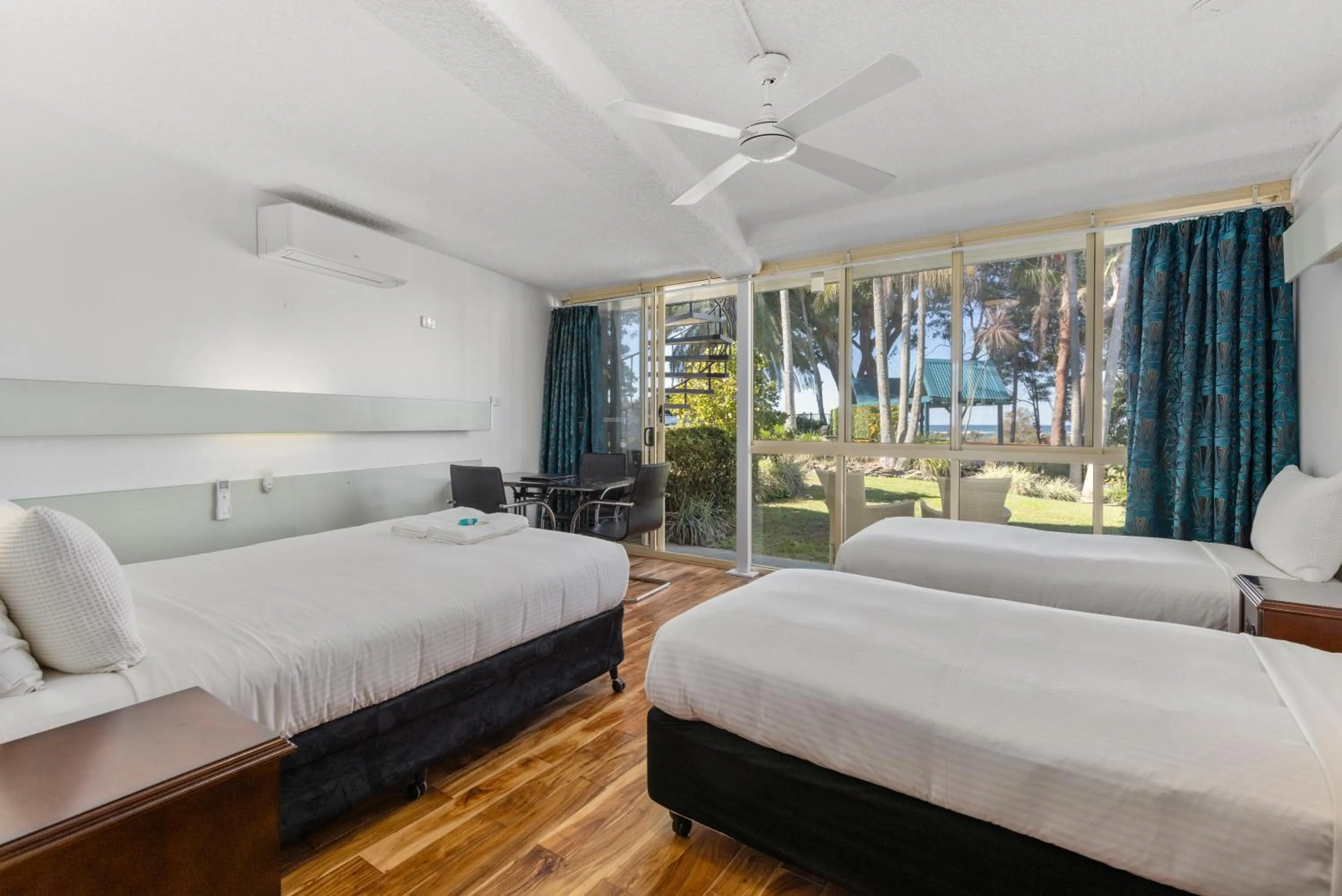 Photo of the whole room, Bed in Motel Miramar