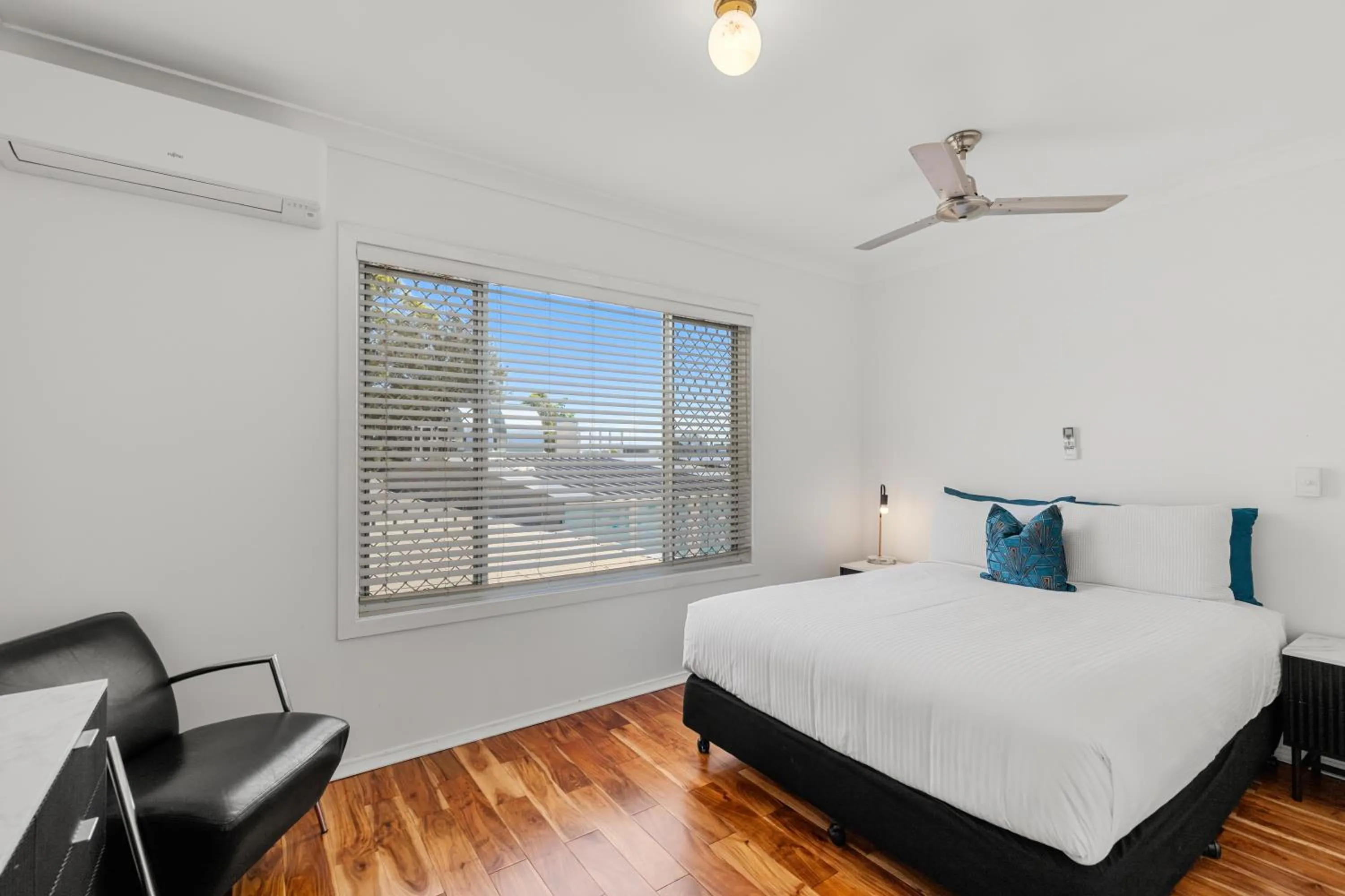 Bedroom, Bed in Motel Miramar