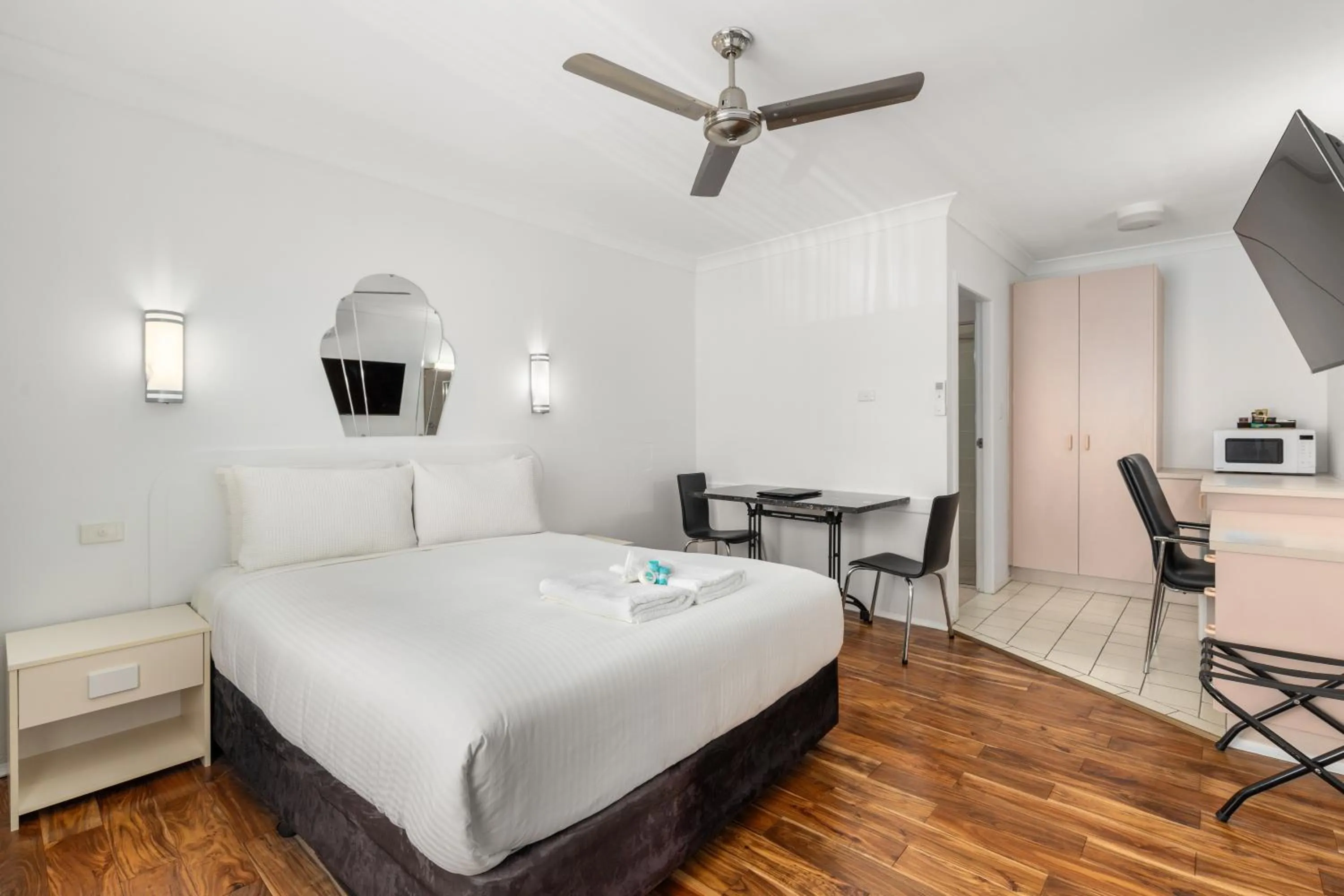 Photo of the whole room, Bed in Motel Miramar