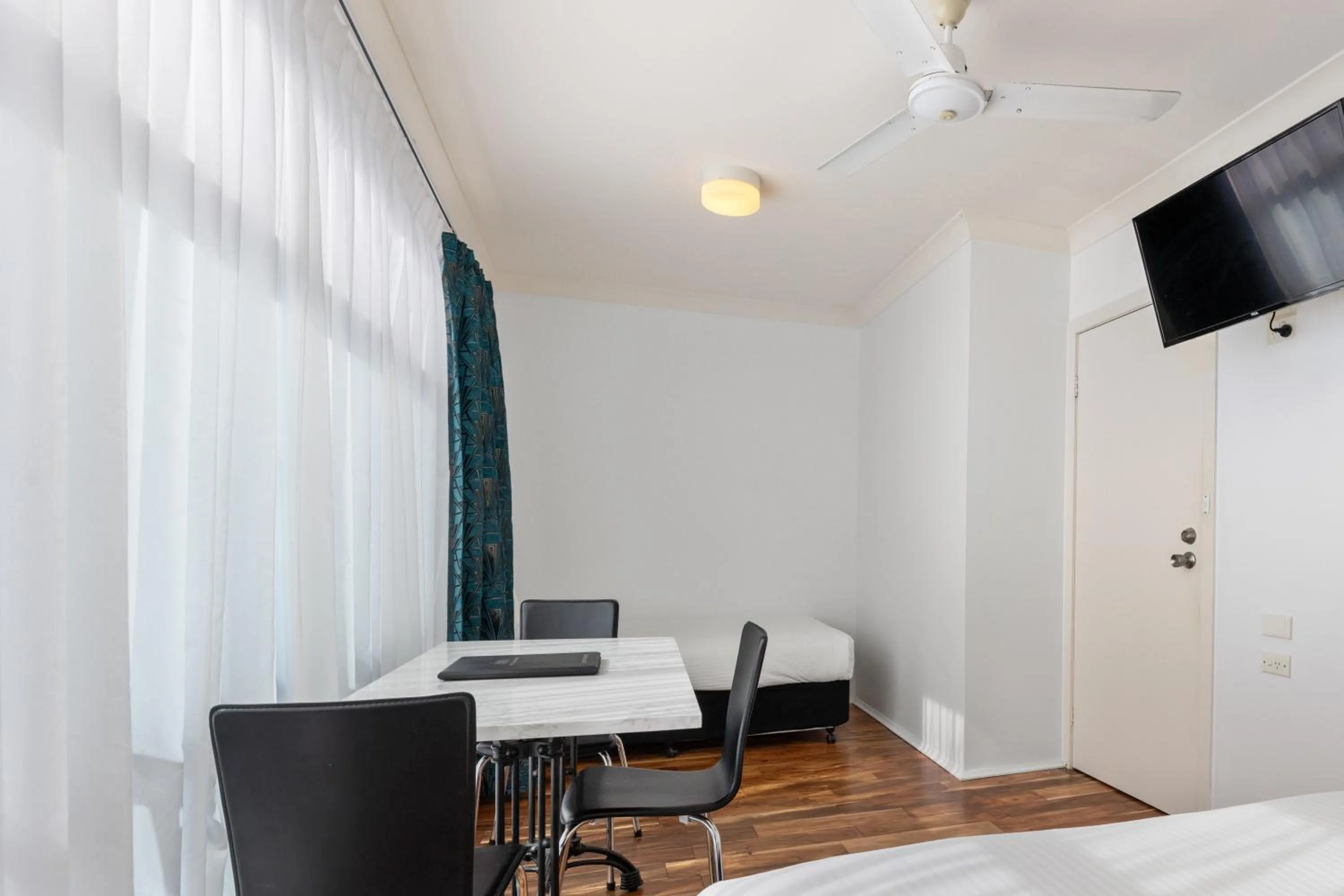 Bedroom, Bed in Motel Miramar