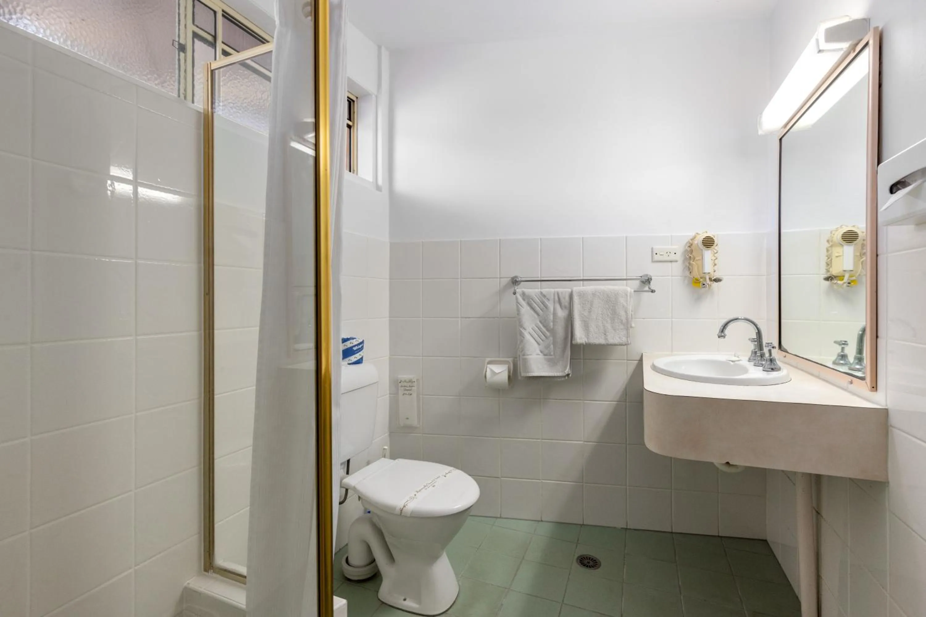 Bathroom in Motel Miramar