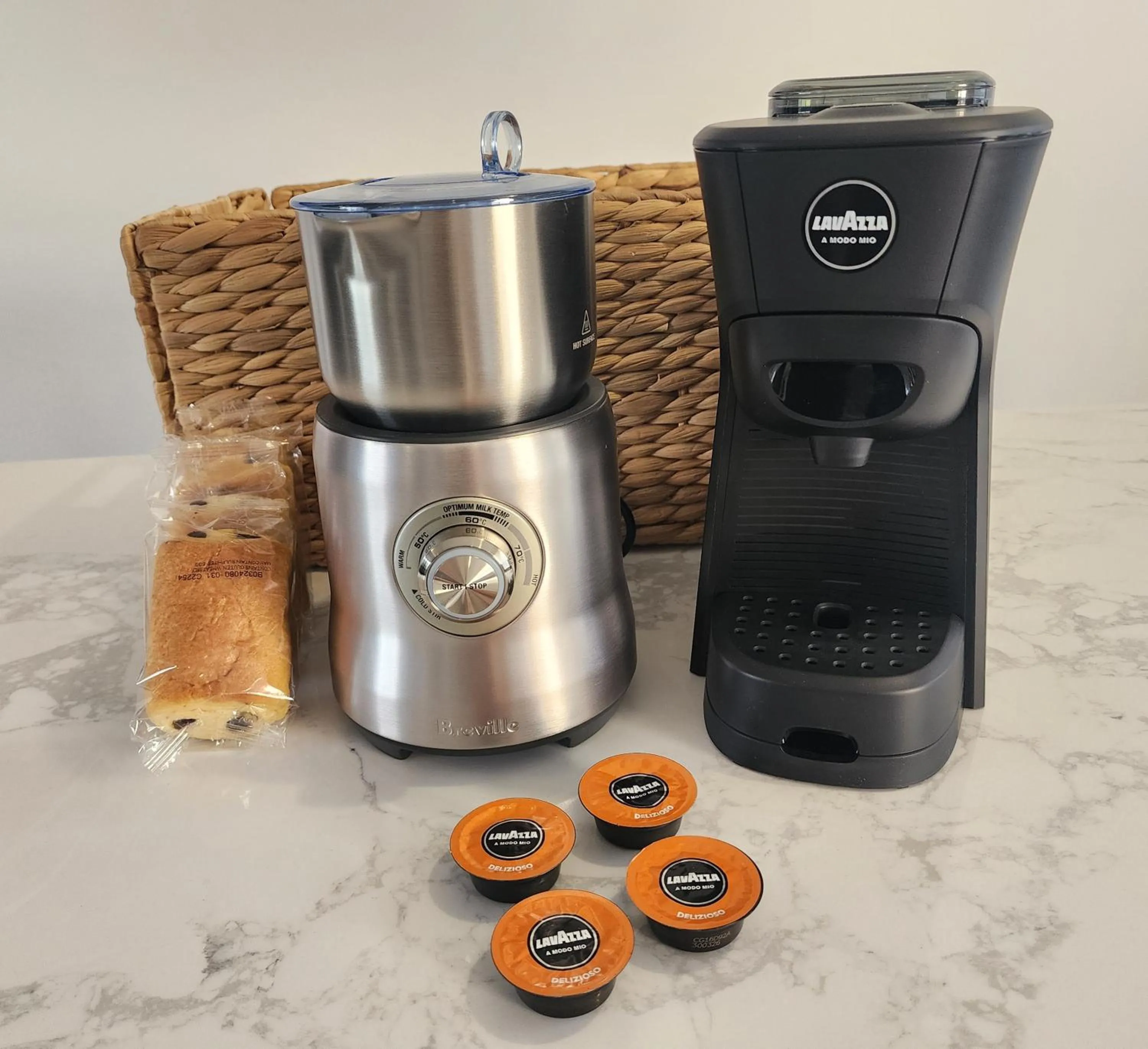 Breakfast in Motel Miramar