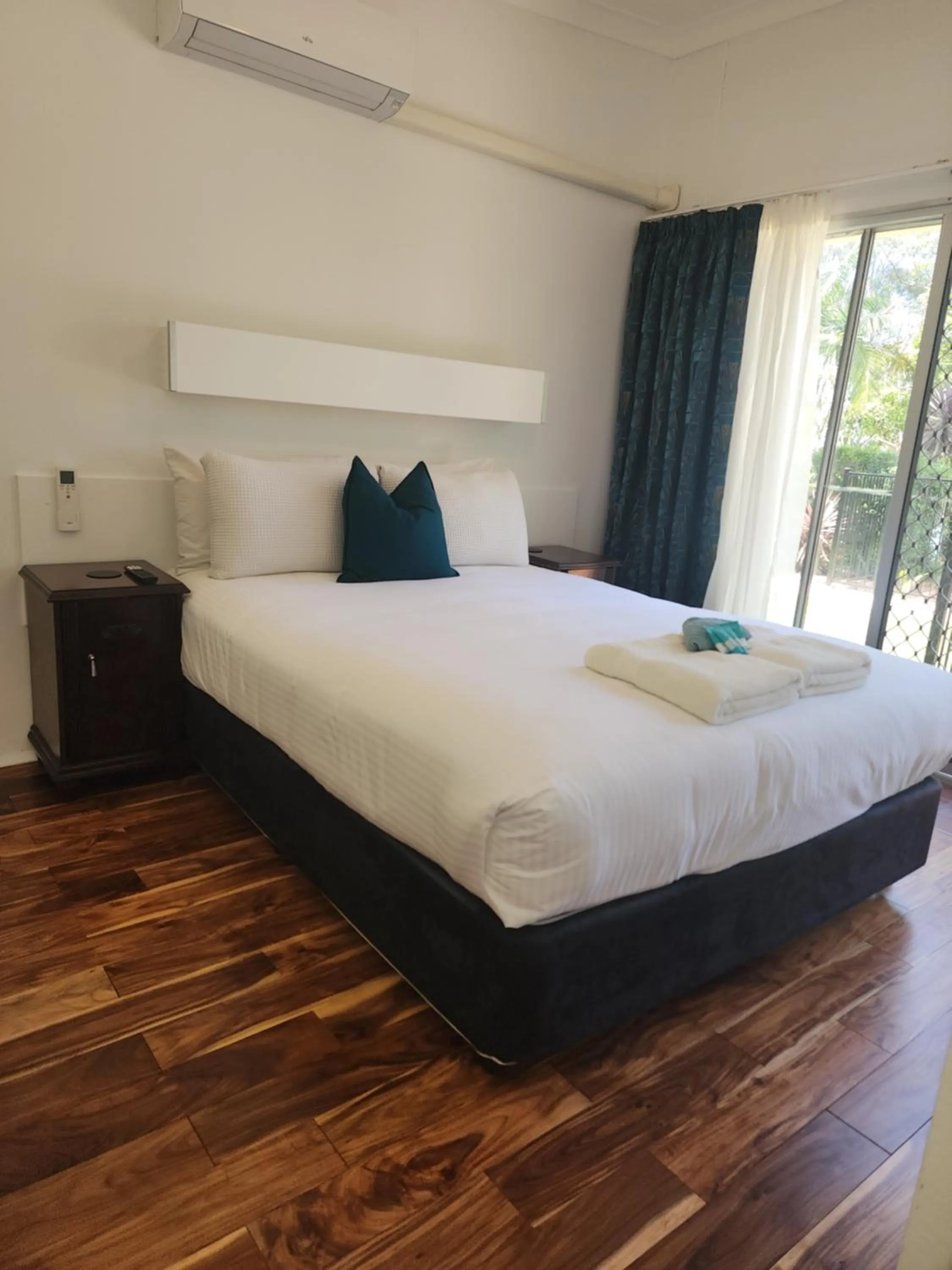 Bedroom, Bed in Motel Miramar