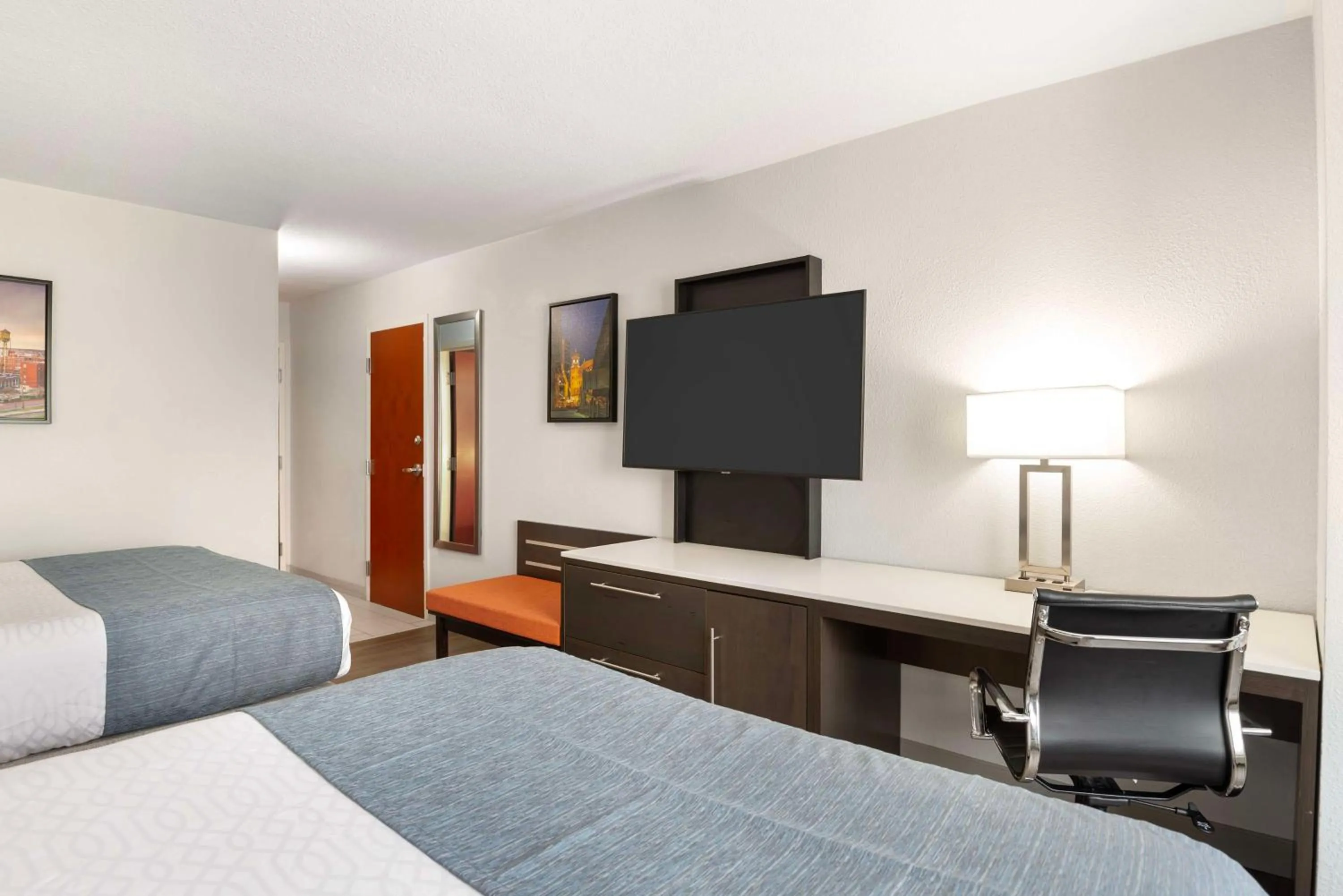 Bedroom, Bed in Best Western Premier Richmond City Gateway