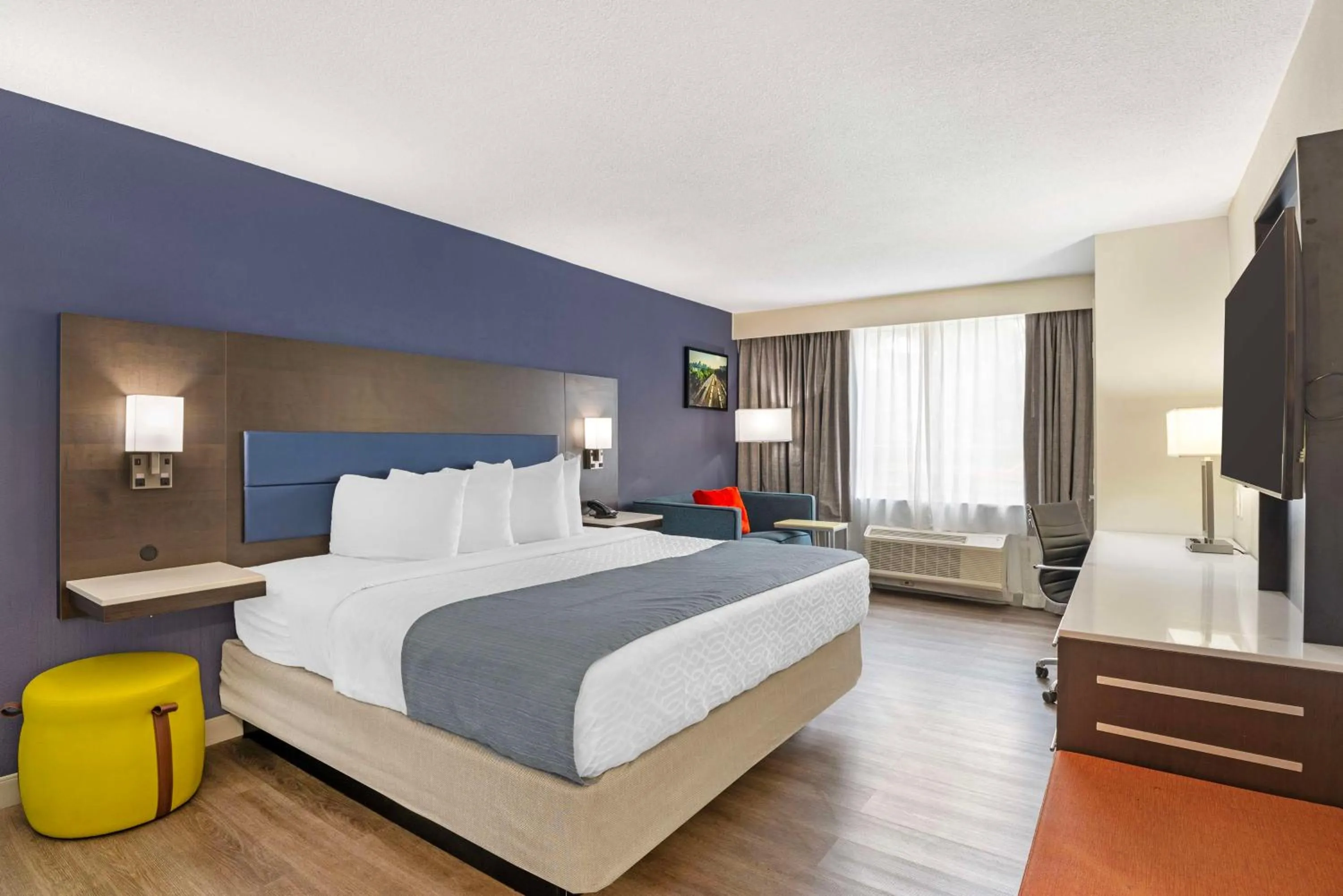 Bedroom, Bed in Best Western Premier Richmond City Gateway