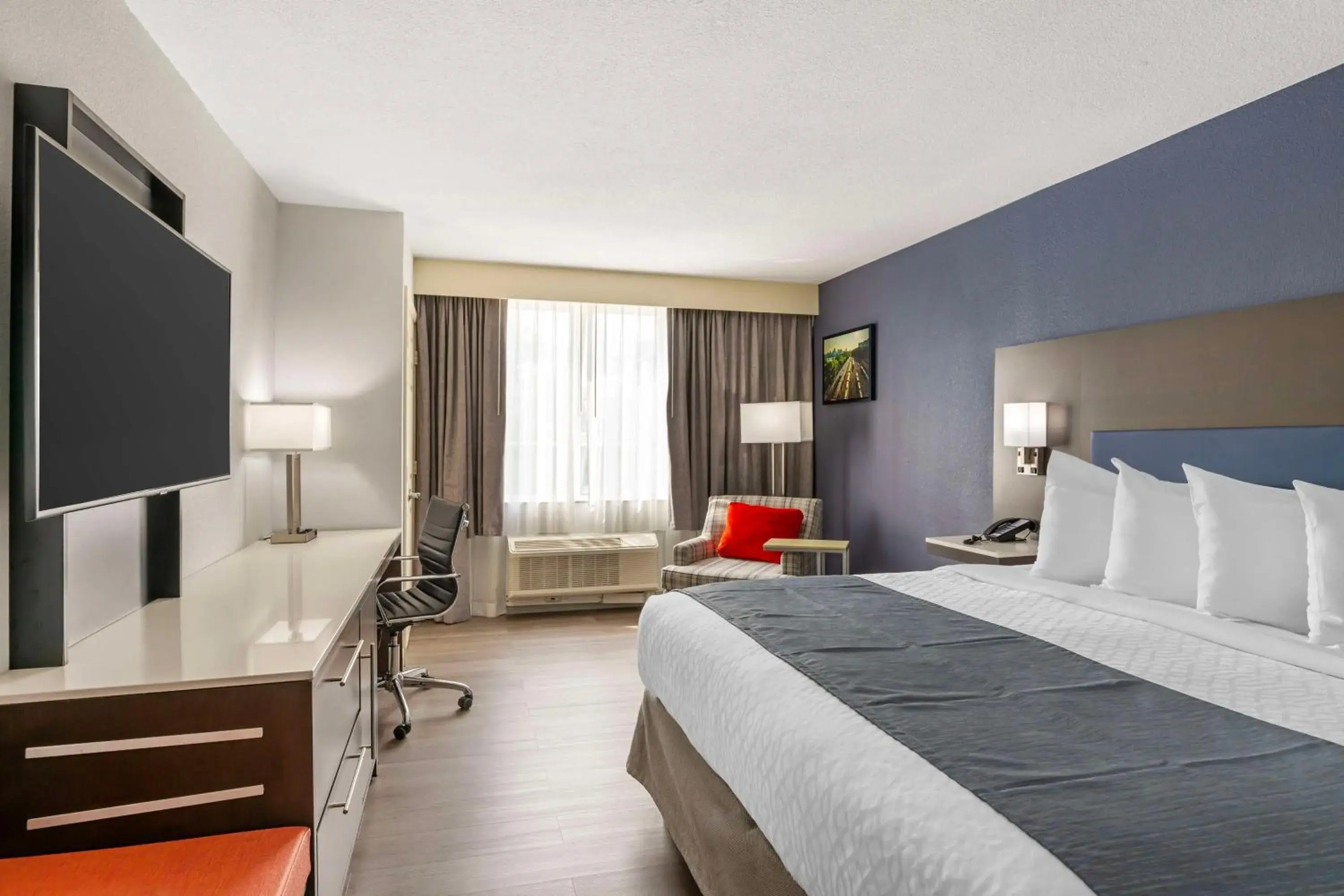 Bedroom, Bed in Best Western Premier Richmond City Gateway Bedroom, Bed in Best Western Premier Richmond City Gateway