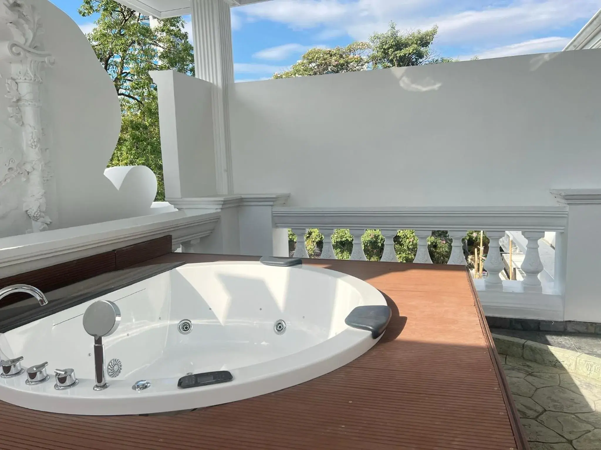 King Suite with Spa Bath in V20 Boutique Jacuzzi Hotel King Suite with Spa Bath in V20 Boutique Jacuzzi Hotel