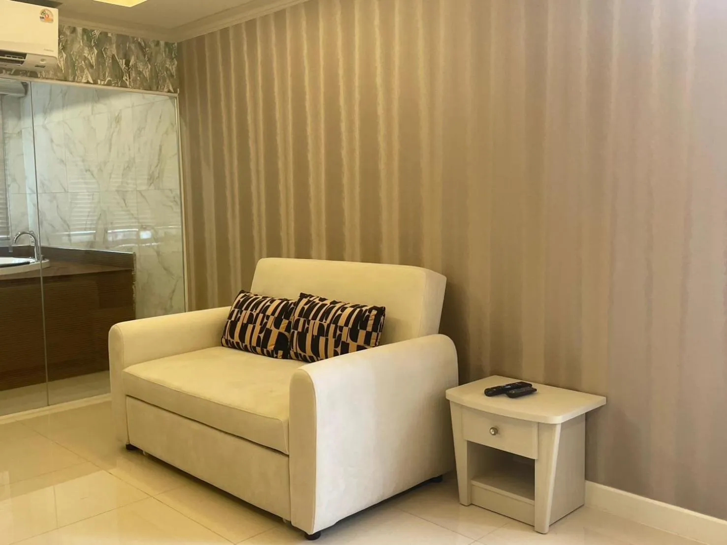 V20 Boutique Jacuzzi Hotel