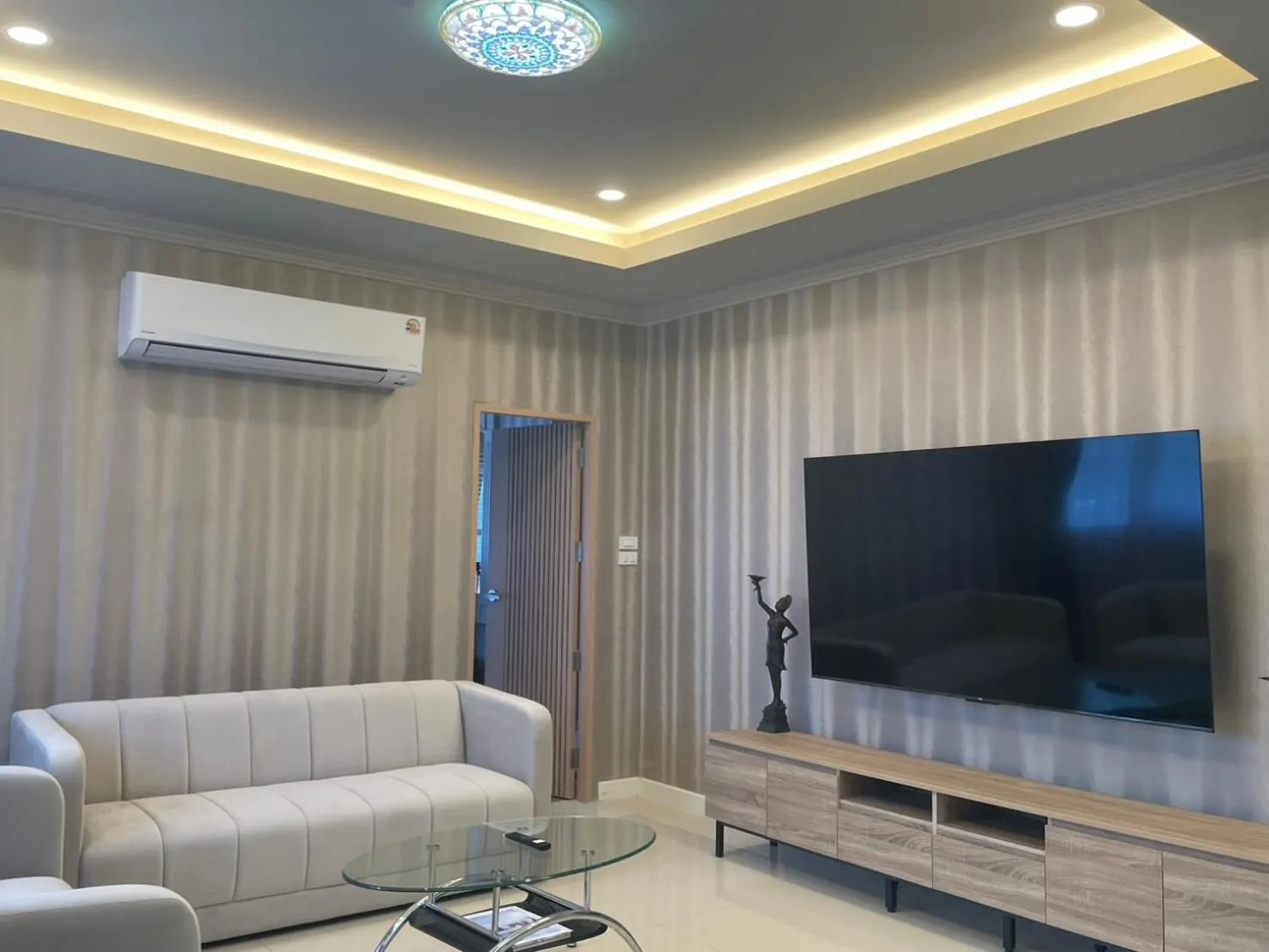 V20 Boutique Jacuzzi Hotel