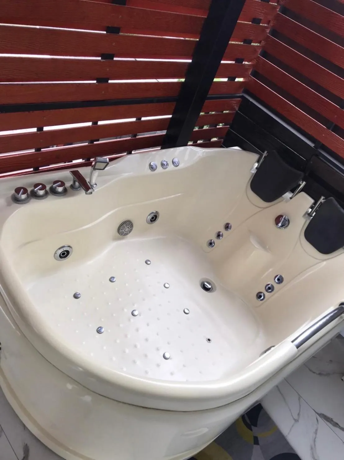 Bath in V20 Boutique Jacuzzi Hotel