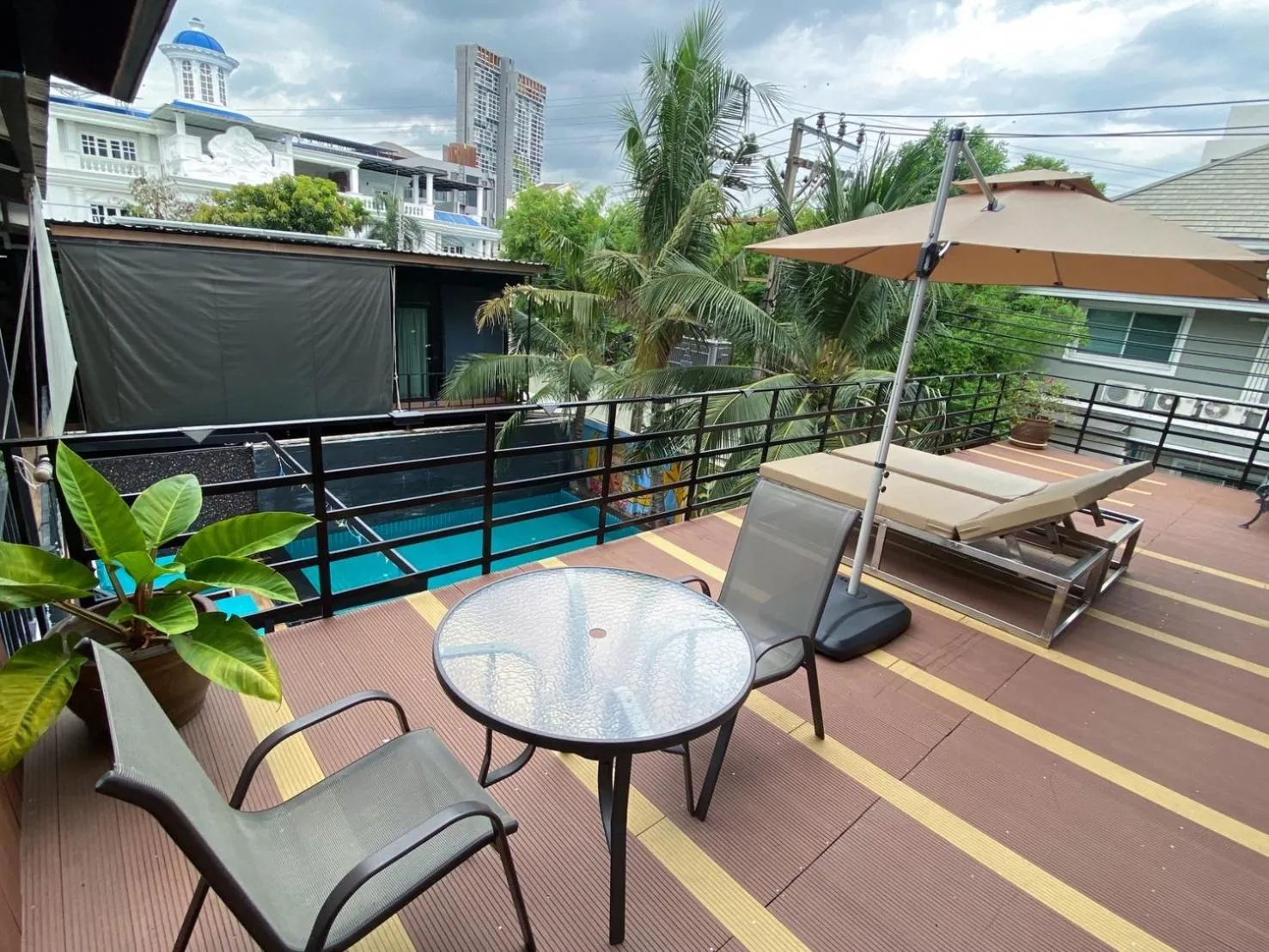 V20 Boutique Jacuzzi Hotel